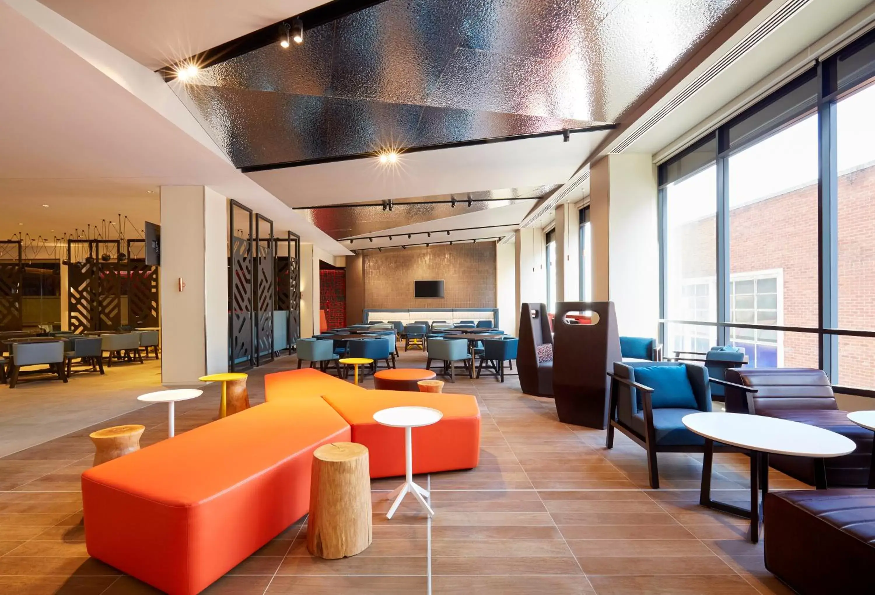 Property building, Lounge/Bar in Holiday Inn Express Adelaide City Centre
