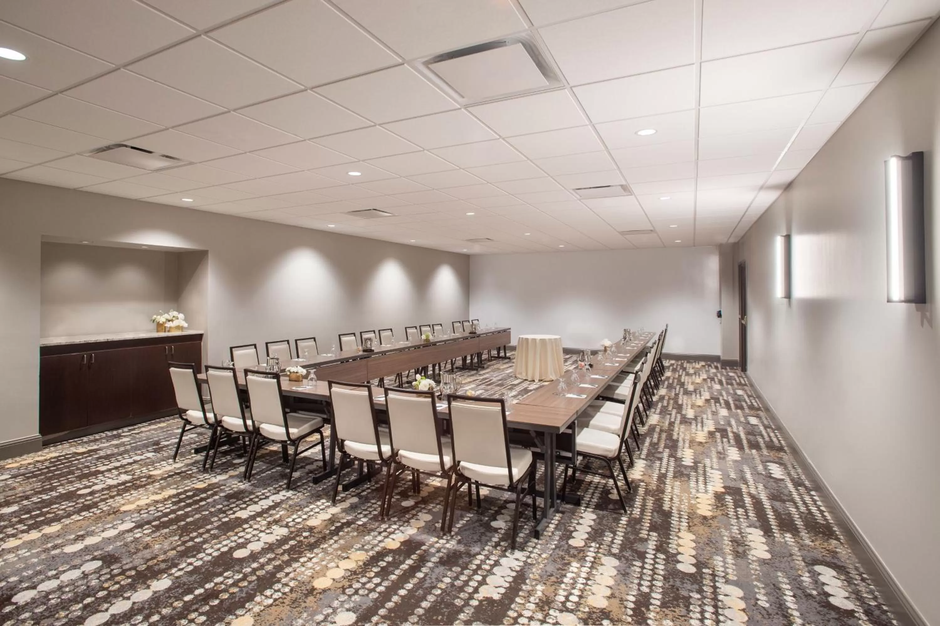 Meeting/conference room in Magnolia Hotel Denver, a Tribute Portfolio Hotel