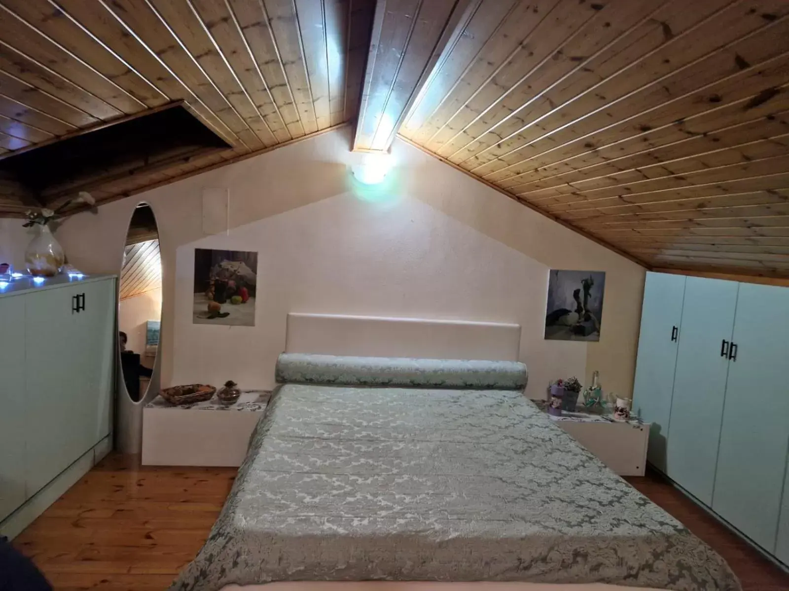 Bedroom, Bed in Lo sciuro