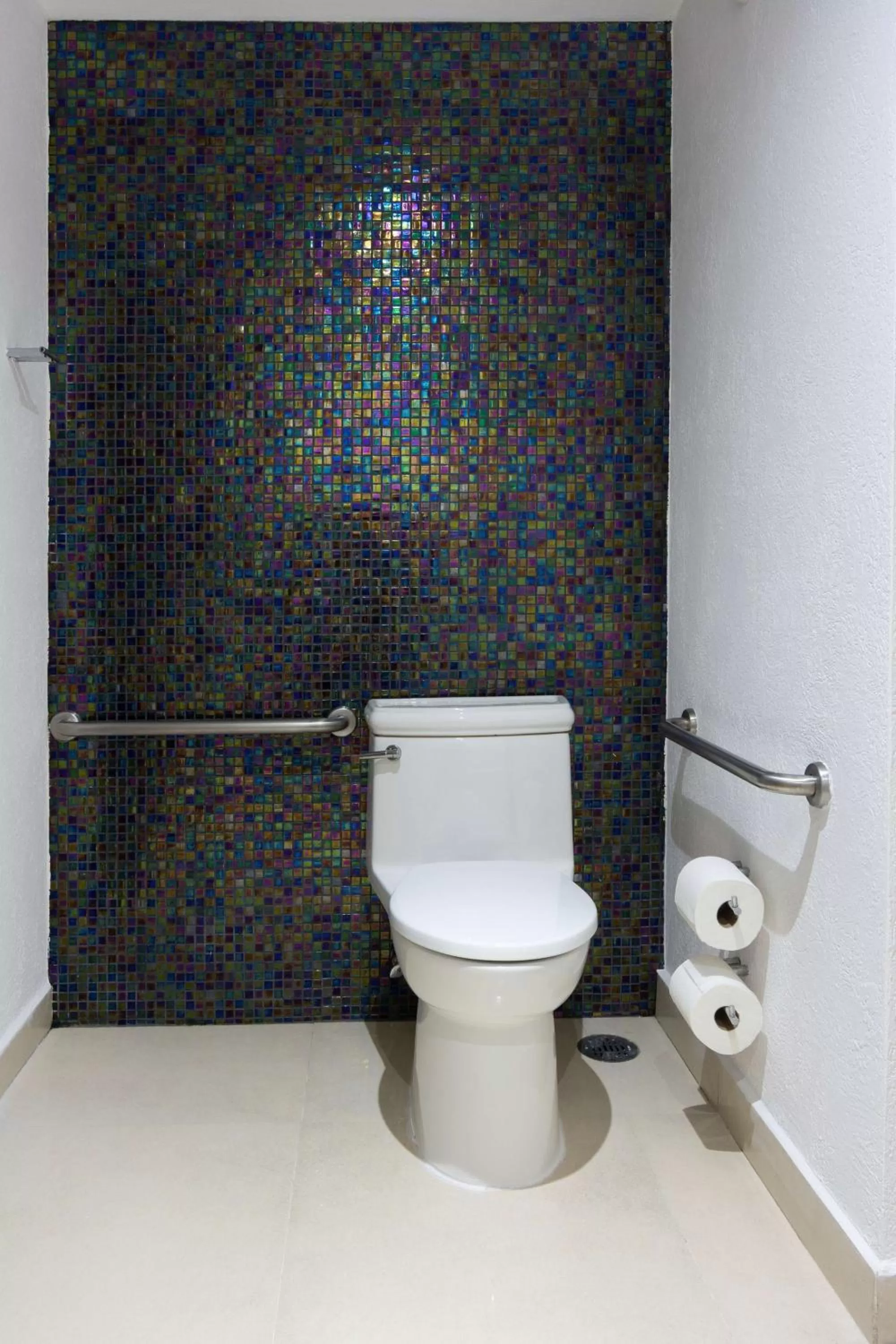 Bathroom in Hampton by Hilton Veracruz Boca Del Rio