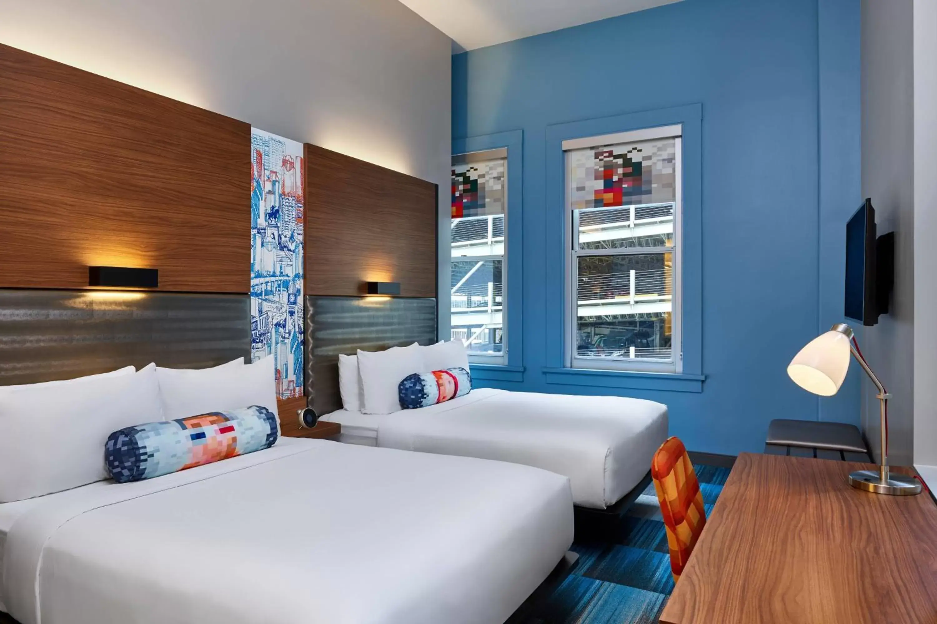 Photo of the whole room, Bed in Aloft Houston Downtown