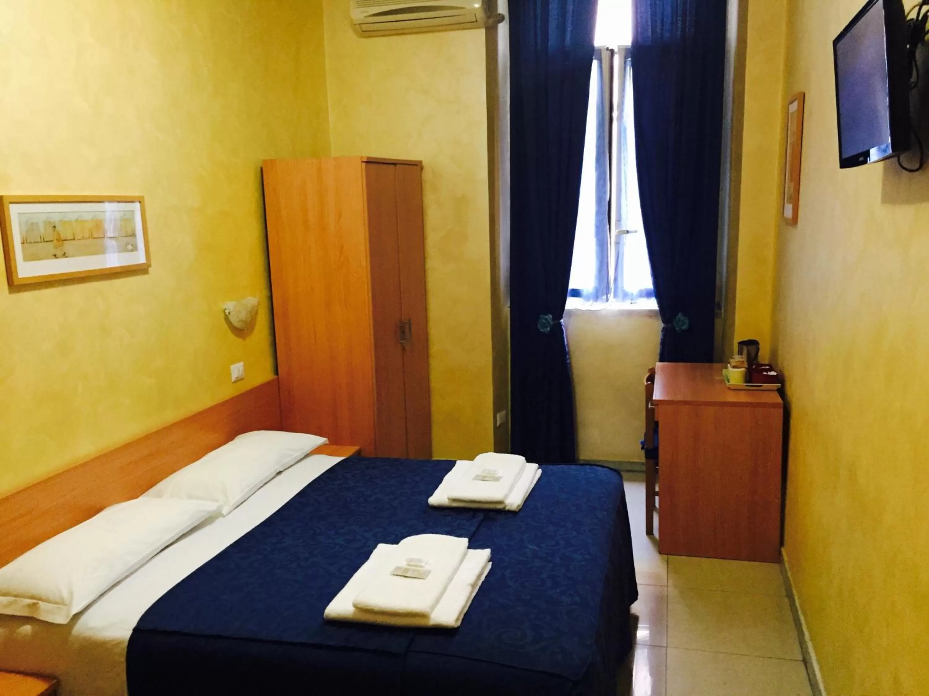 Bedroom, Bed in Hotel Tokyo