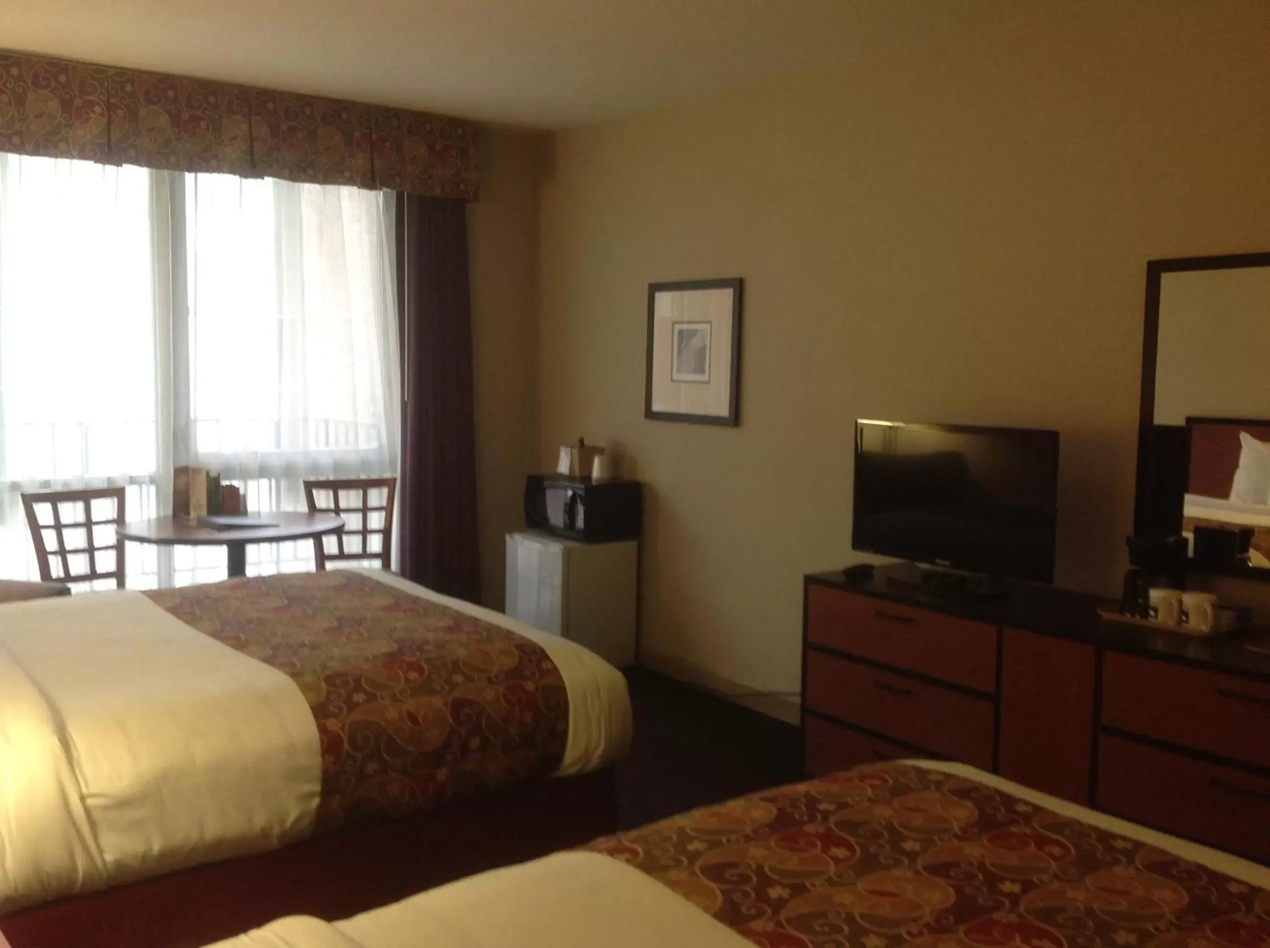 Photo of the whole room, Bed in Hawthorne Inn & Conference Center