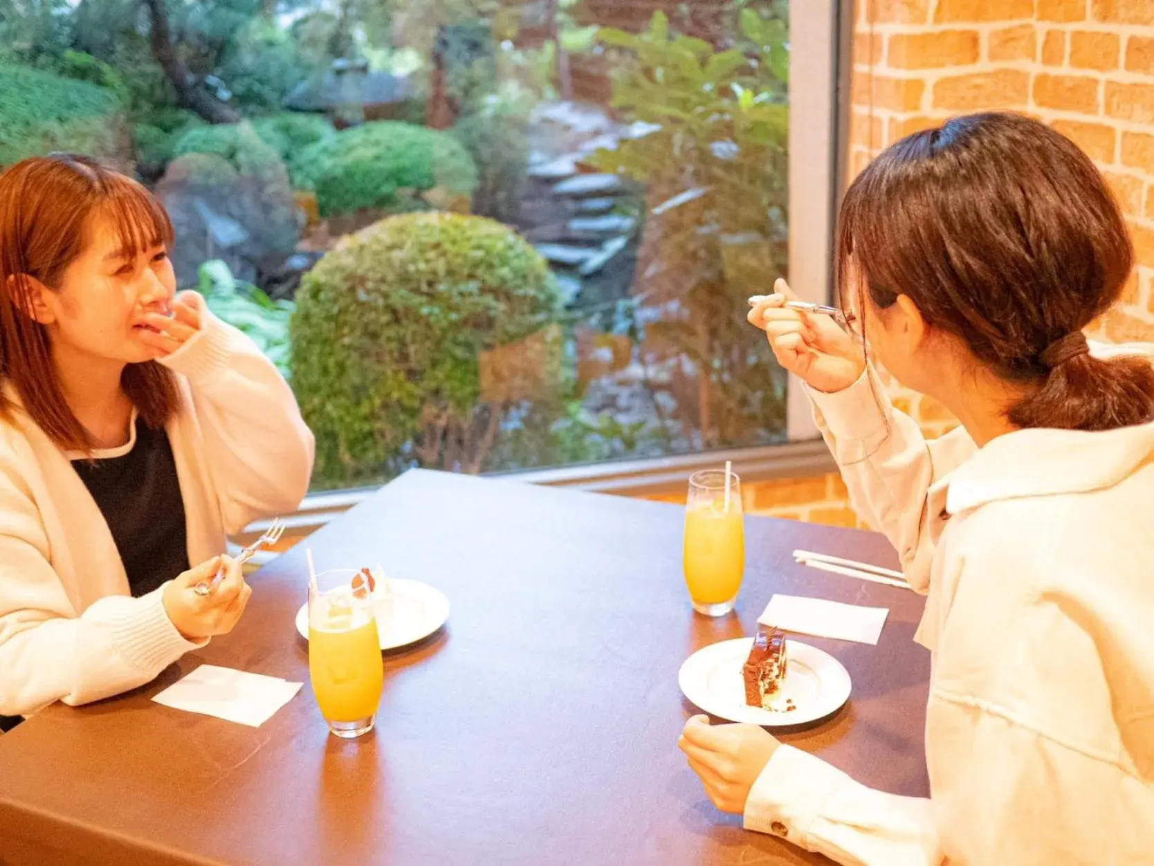 Lounge or bar, Guests in Hachinohe Plaza Hotel