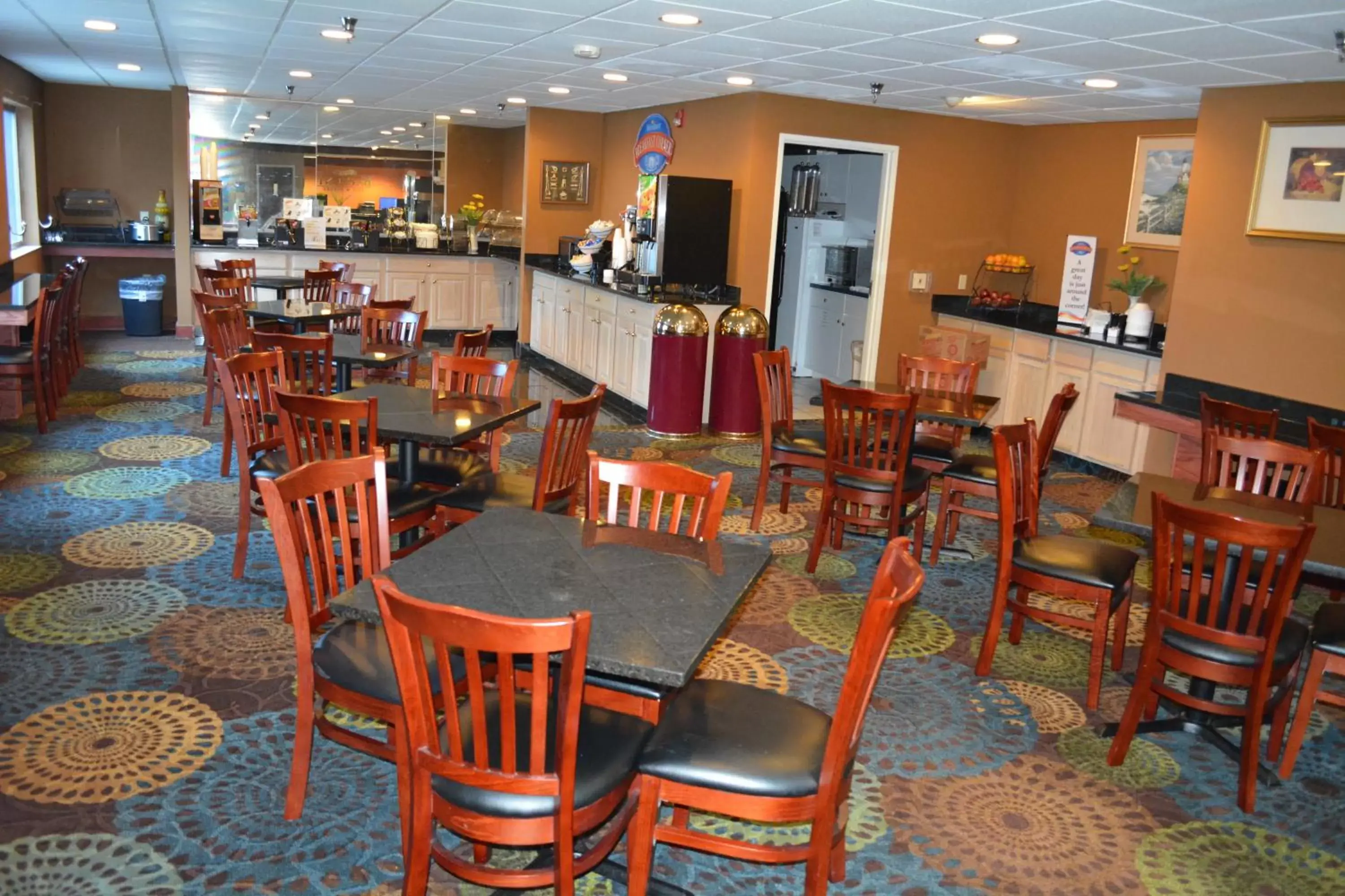 Food, Restaurant/Places to Eat in Baymont by Wyndham South Haven