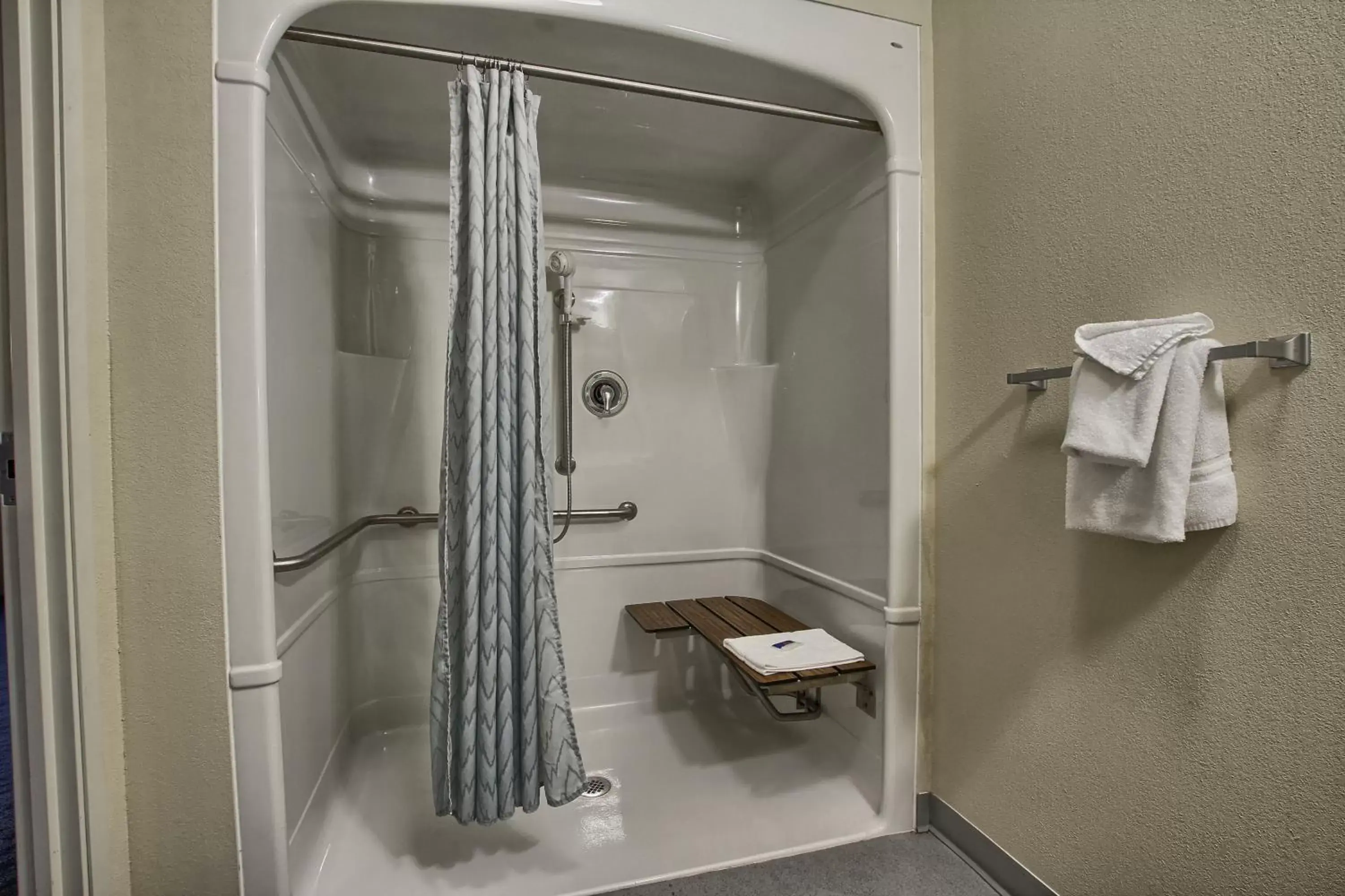 Bathroom in Motel 6-London, ON - Ontario