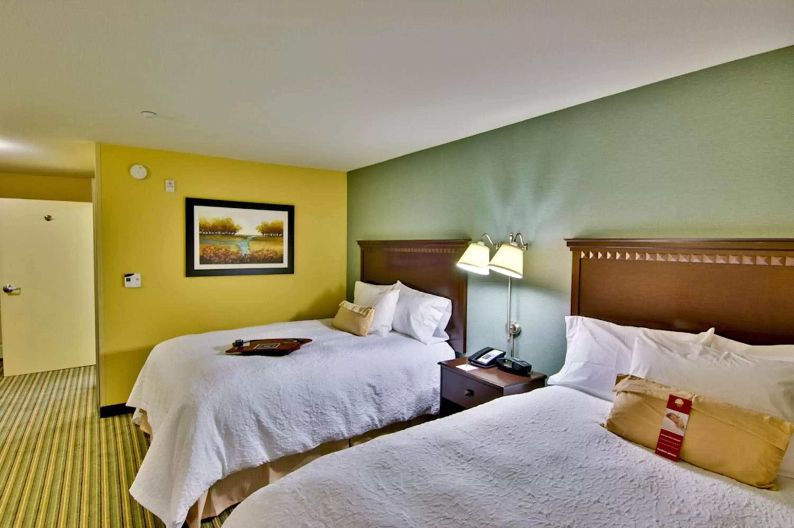 Bed in Hampton Inn & Suites Moreno Valley
