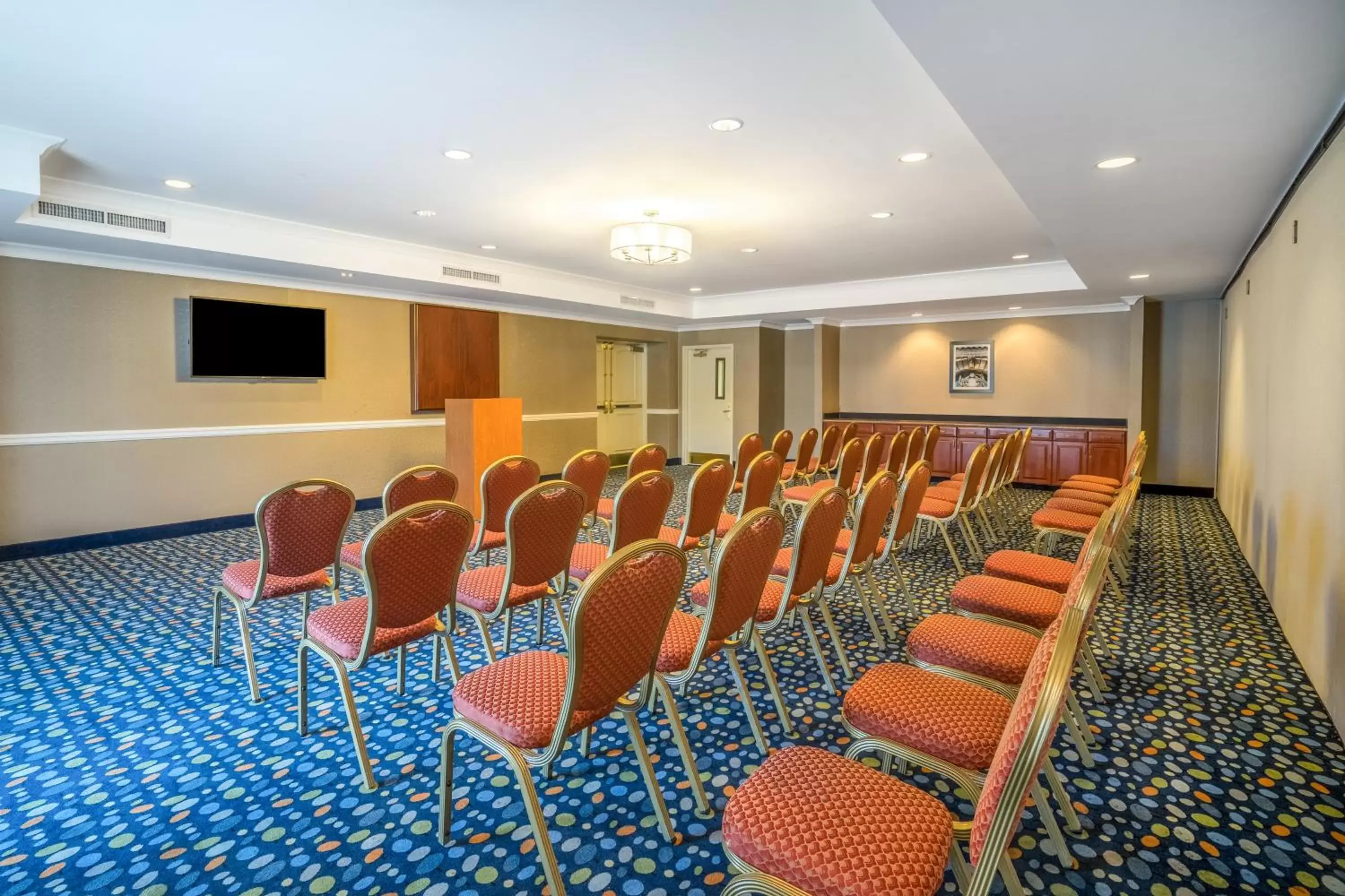 Meeting/conference room in Holiday Inn Express Hotel & Suites Easton, an IHG Hotel