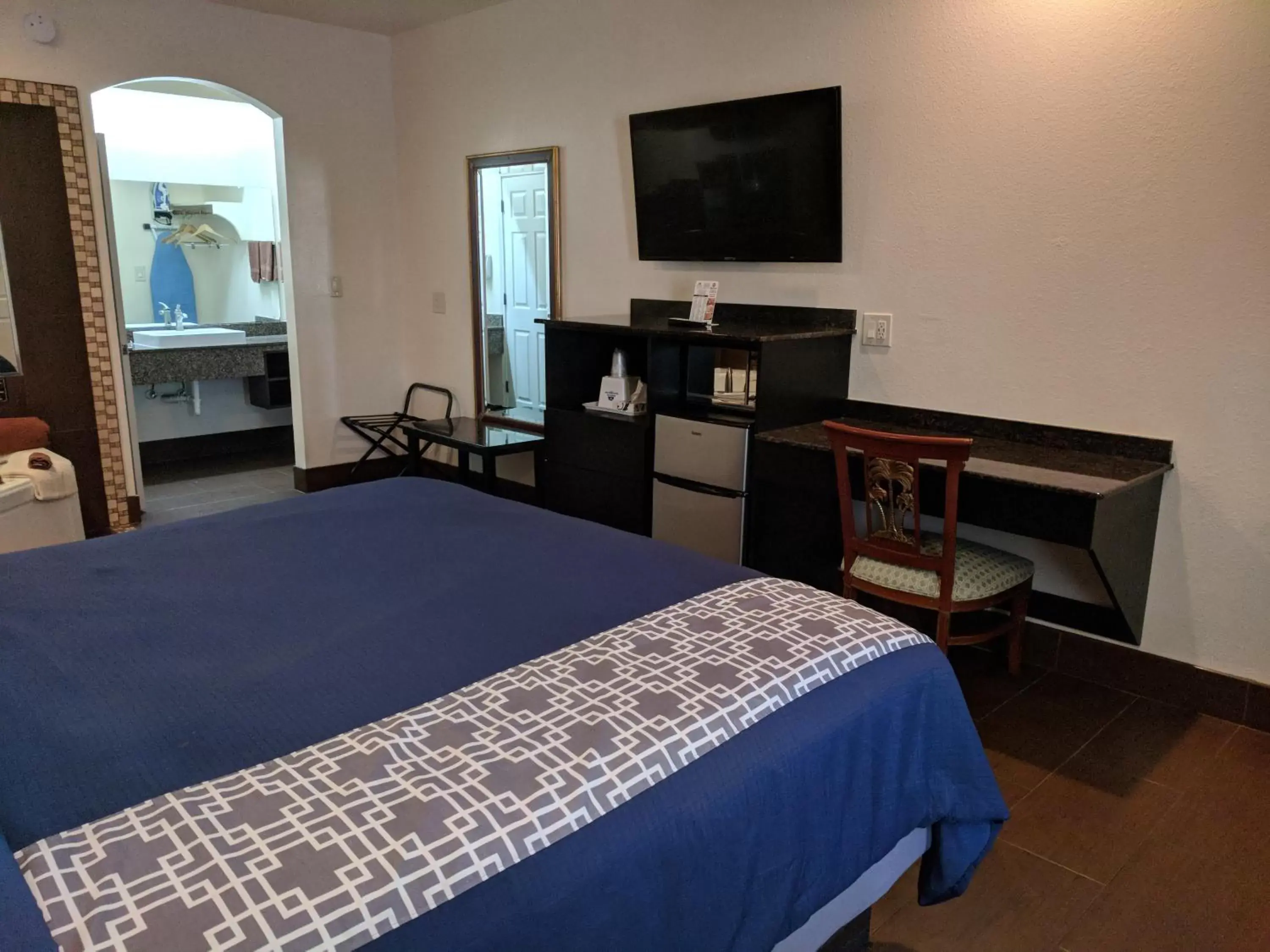 Bedroom, Bed in Americas Best Value Inn - Brownsville