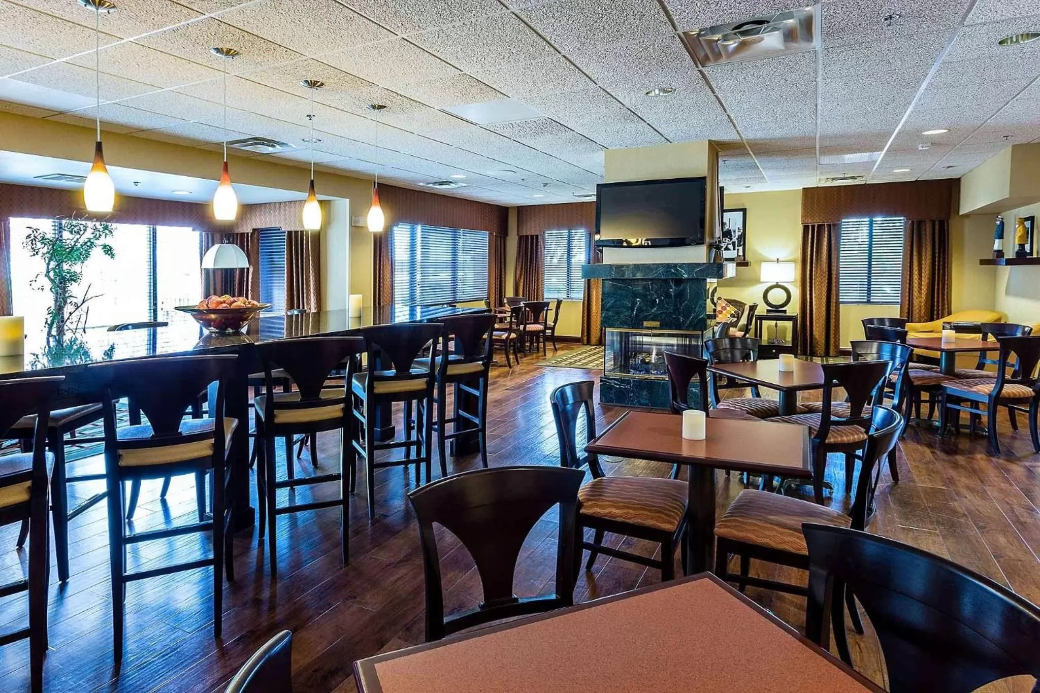 Restaurant/places to eat in Hampton Inn Somerset