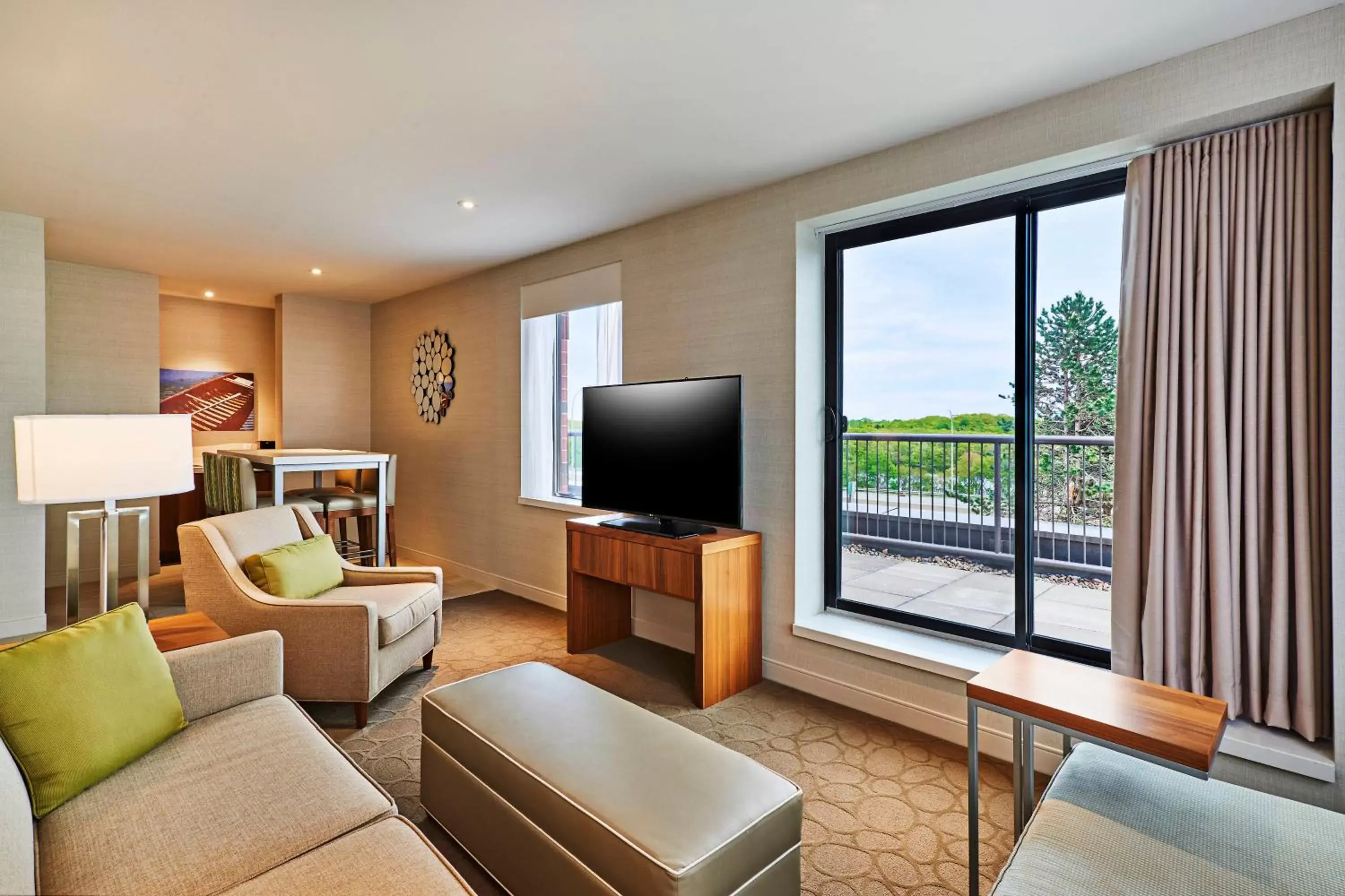 Living room, Seating Area in Delta Hotels by Marriott Dartmouth