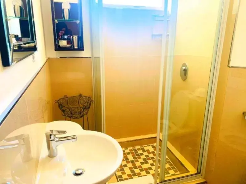 Bathroom in Liberty Lodge Guest House