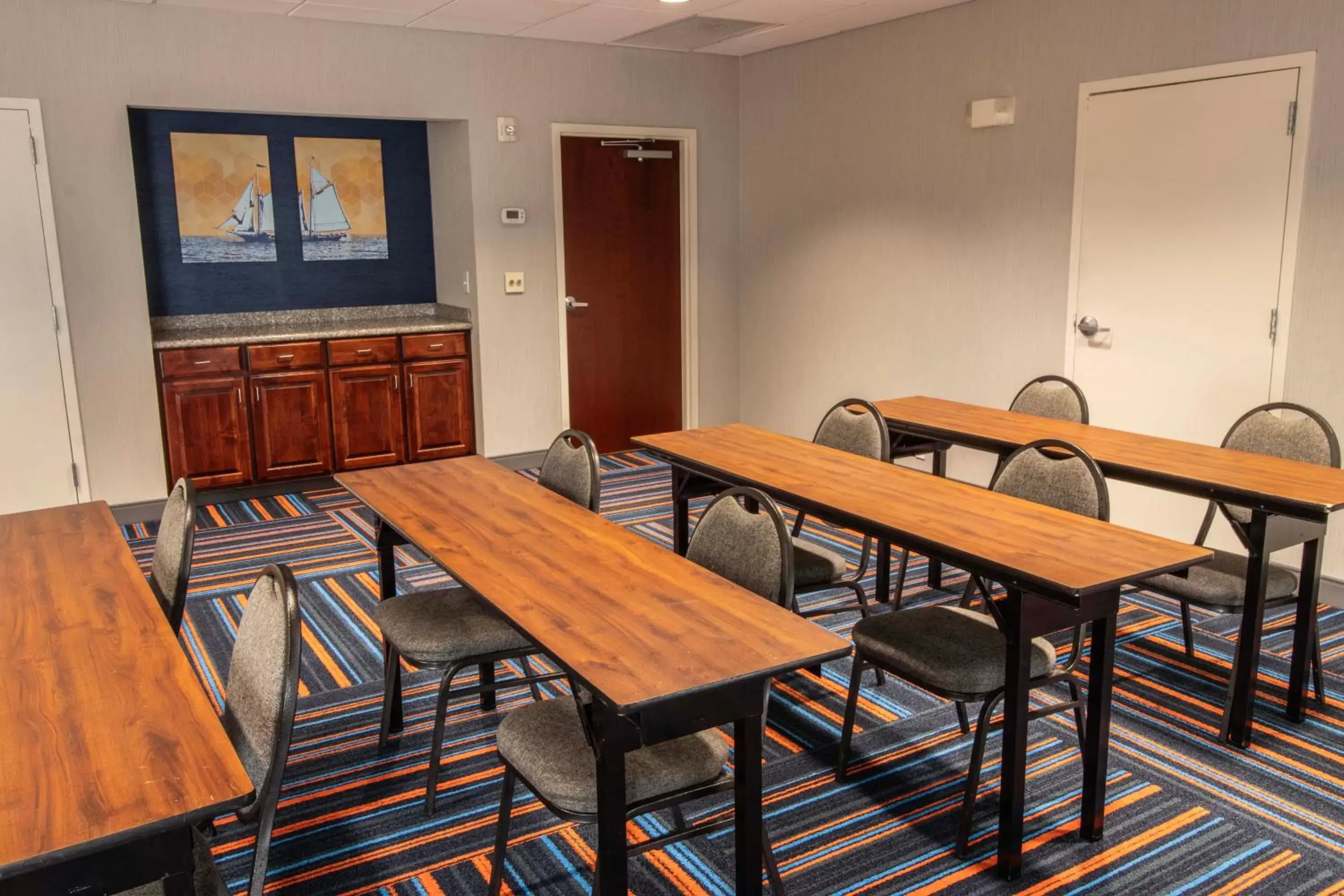 Meeting/conference room, Restaurant/Places to Eat in Hampton Inn & Suites Norfolk-Airport