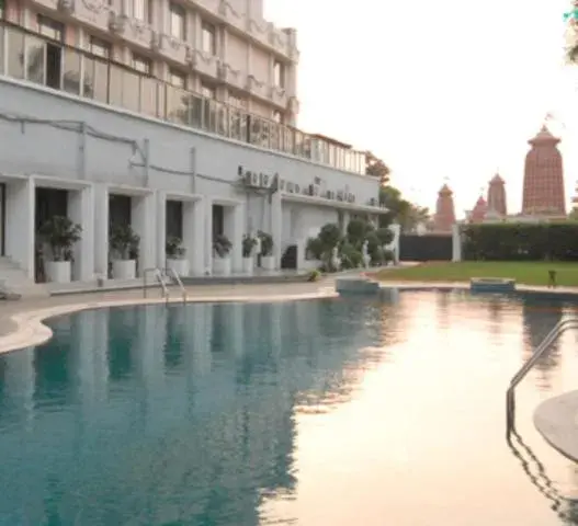 Swimming Pool in The New Marrion Hotel