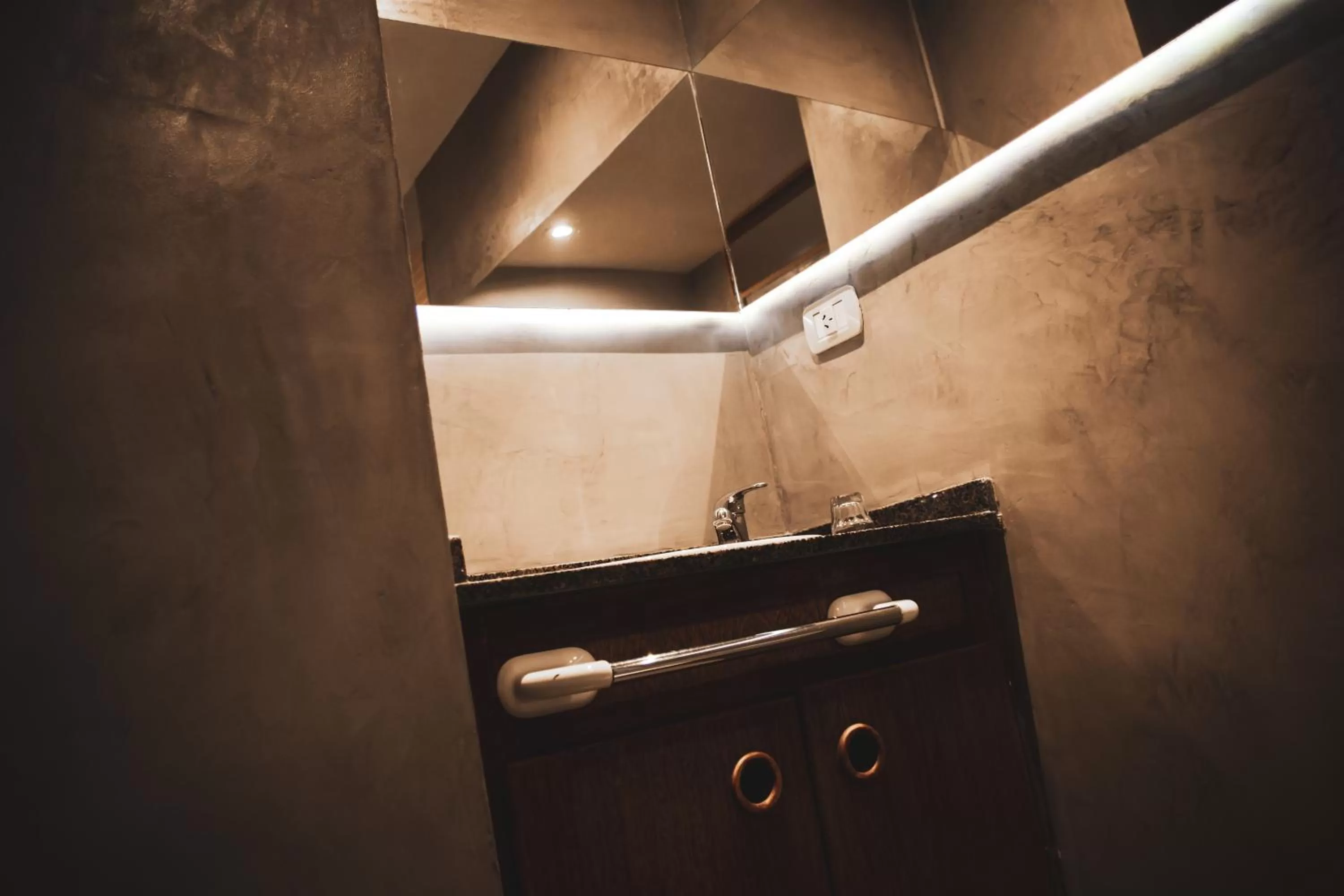 Shower in Hosteria Foike