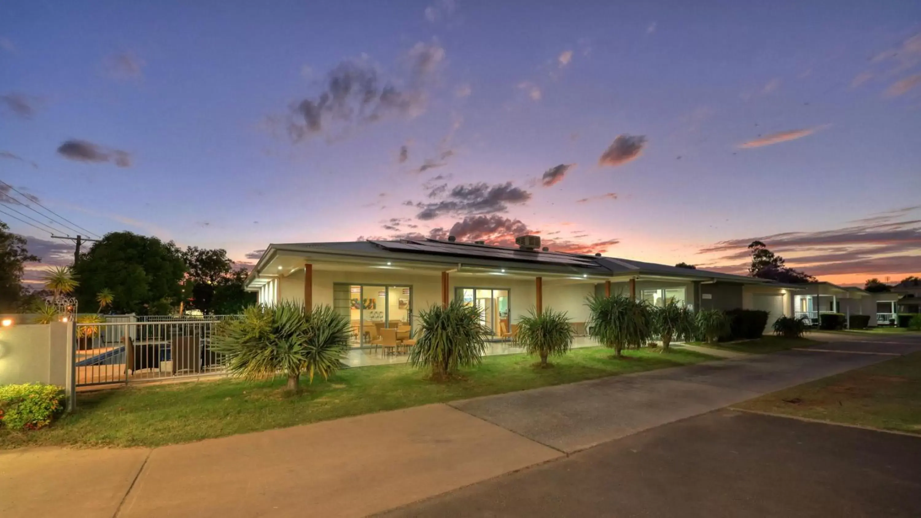 Property building in Chinchilla Motor Inn Property building in Chinchilla Motor Inn