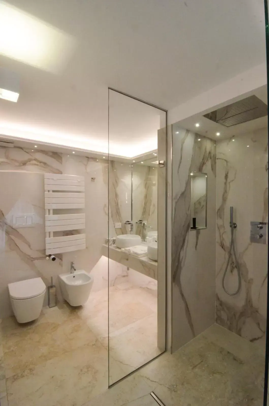 Shower, Bathroom in Domus De Cinti