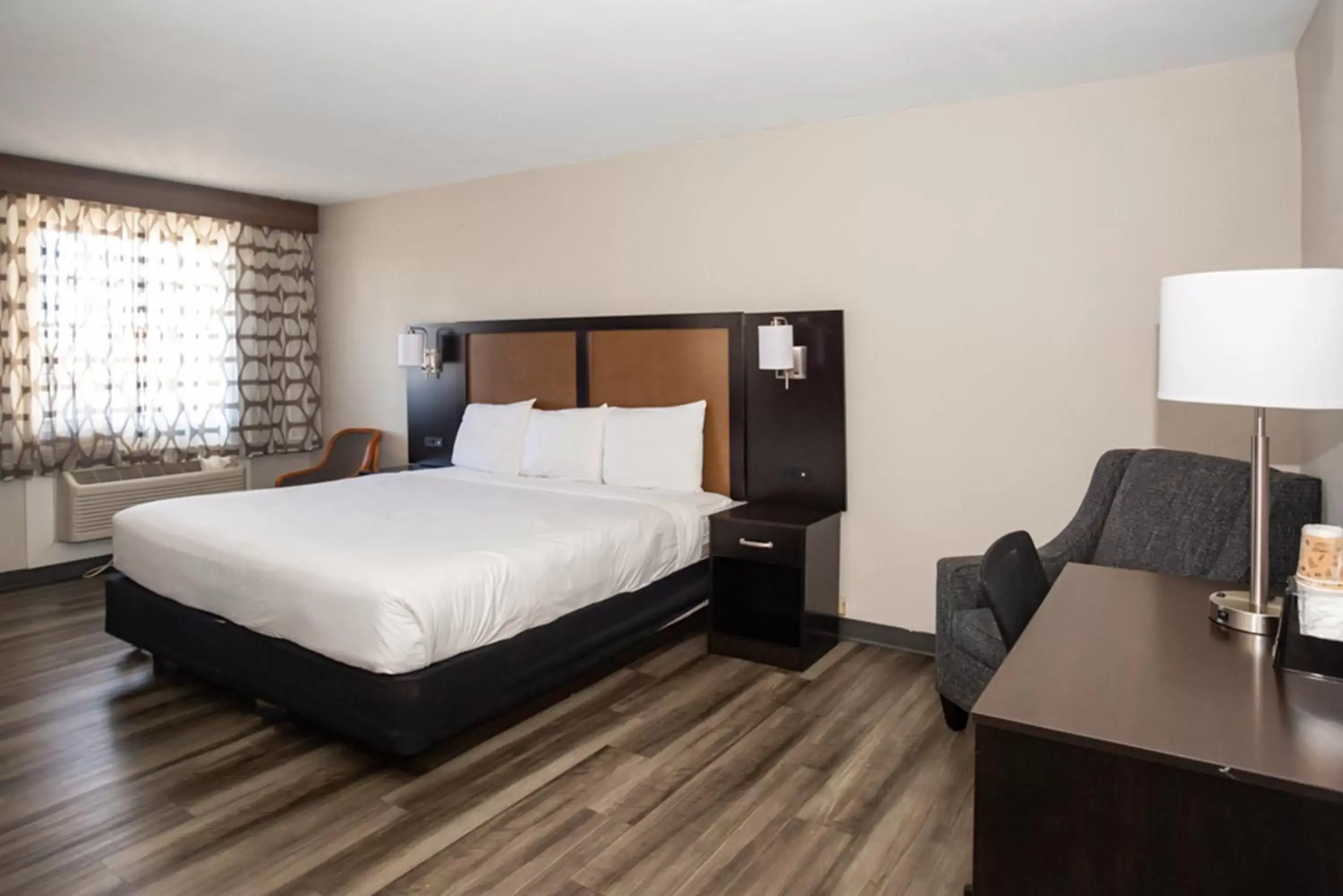 Bedroom, Bed in La Quinta Inn by Wyndham Austin University Area