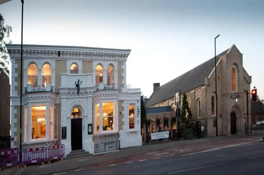 Facade/entrance, Property Building in Sandford House Hotel Wetherspoon