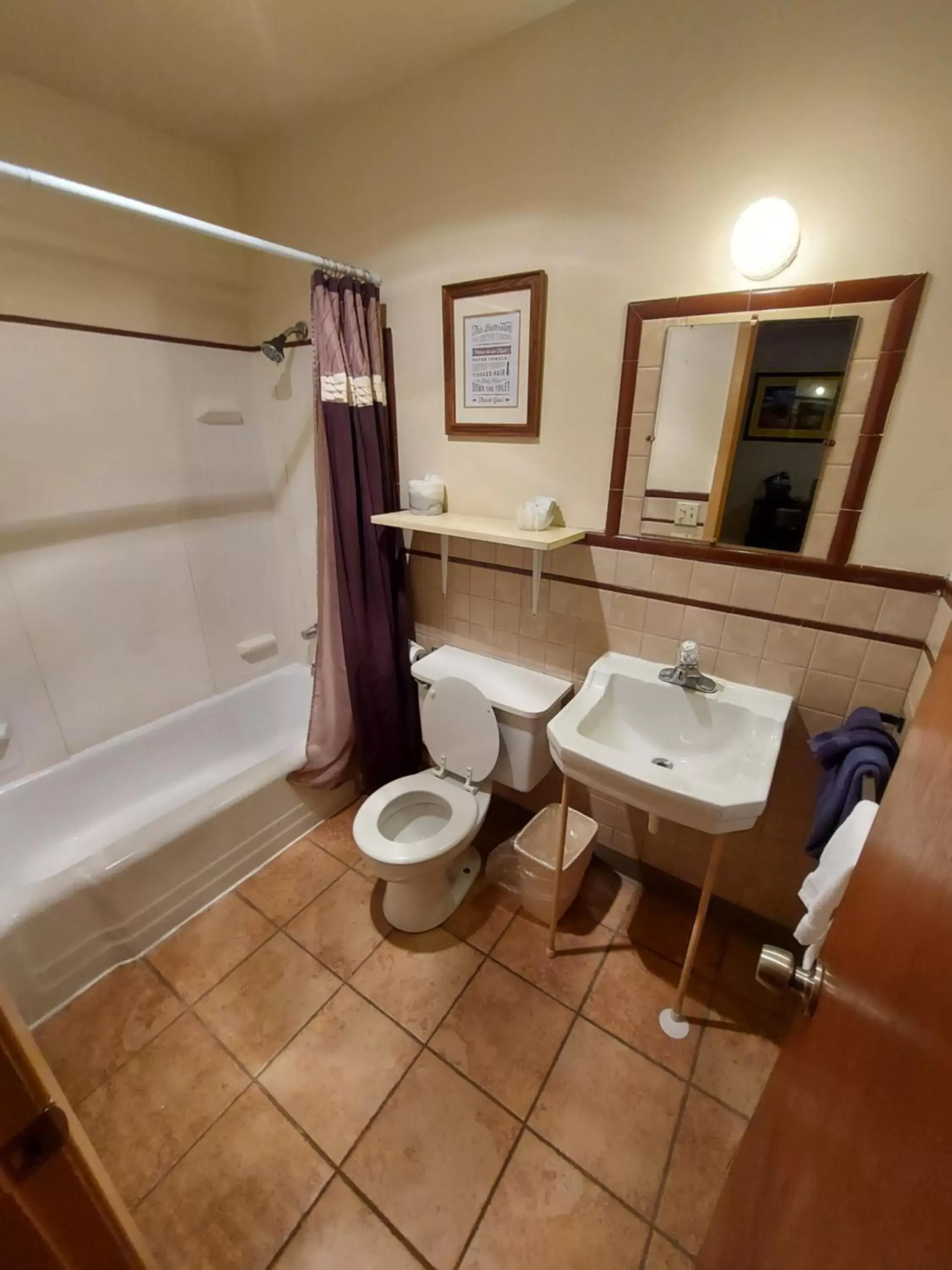 Bathroom in Cactus Inn