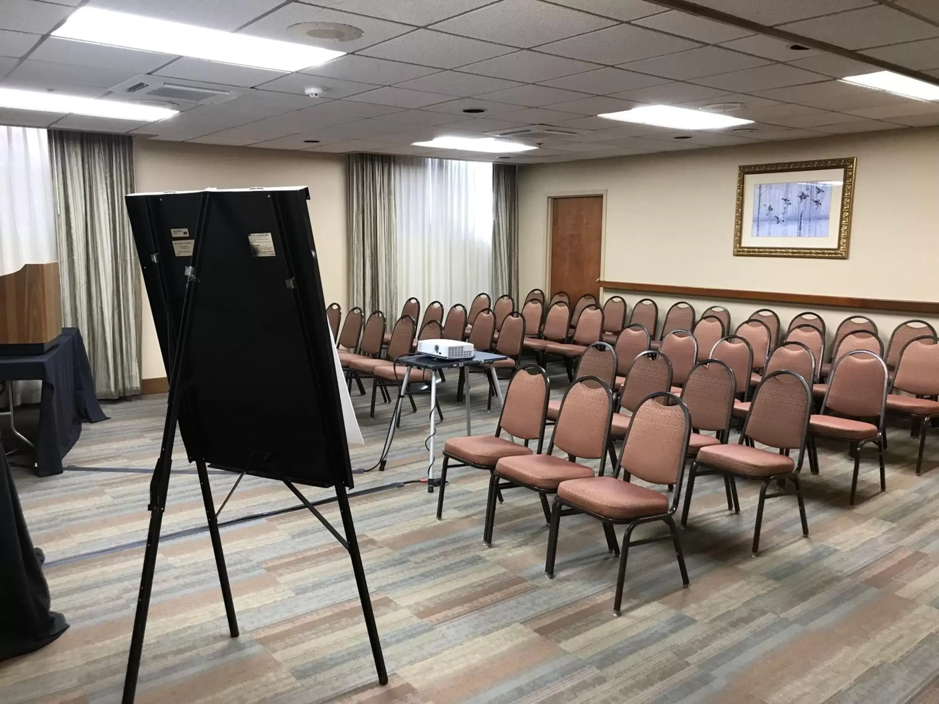 Meeting/conference room in Holiday Inn Portland-By the Bay, an IHG Hotel