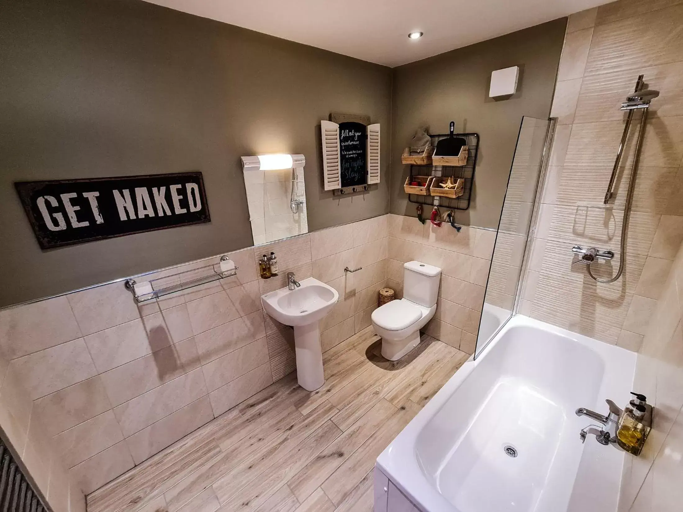 Shower, Bathroom in Grantham Arms