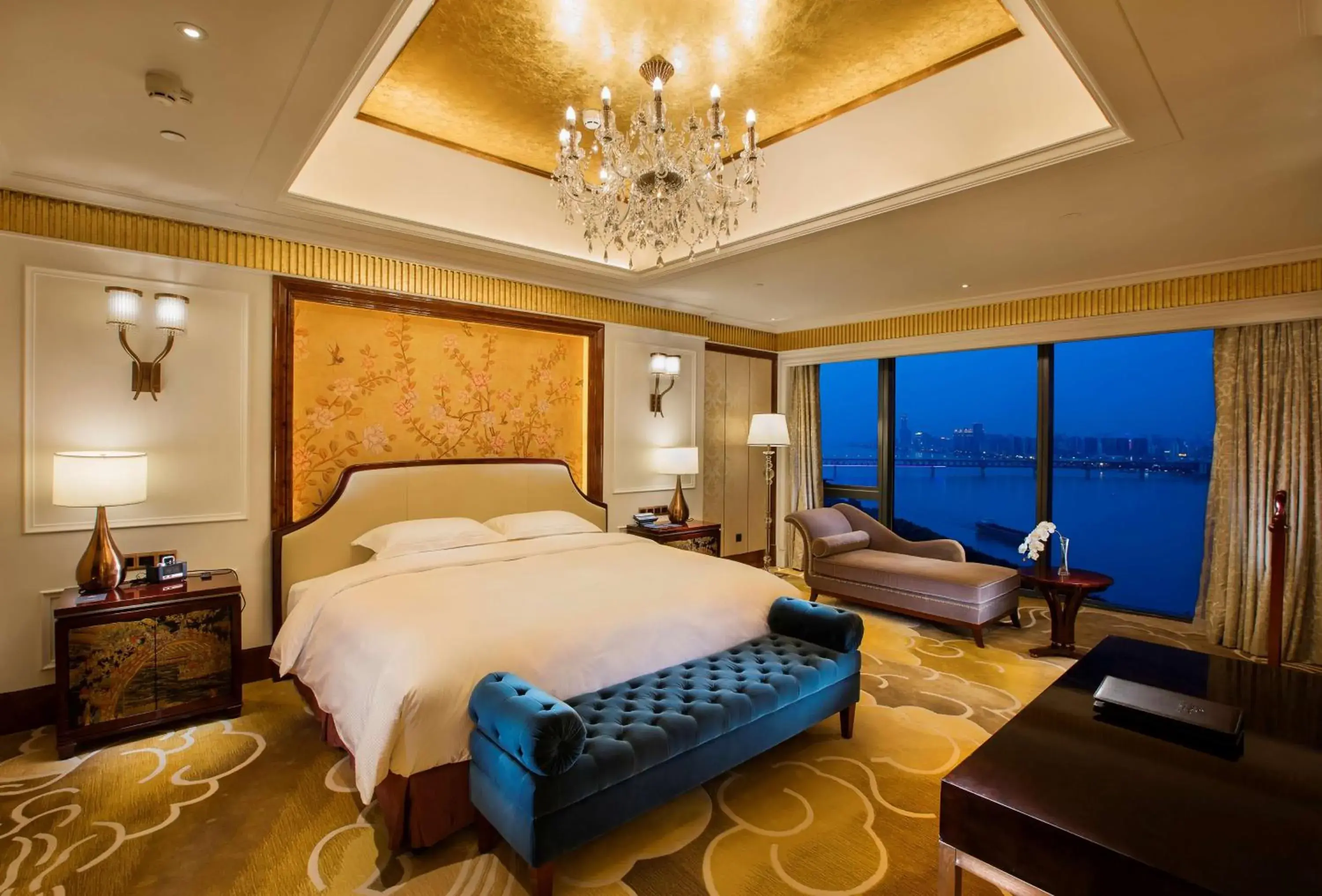 Bed in Hilton Wuhan Riverside