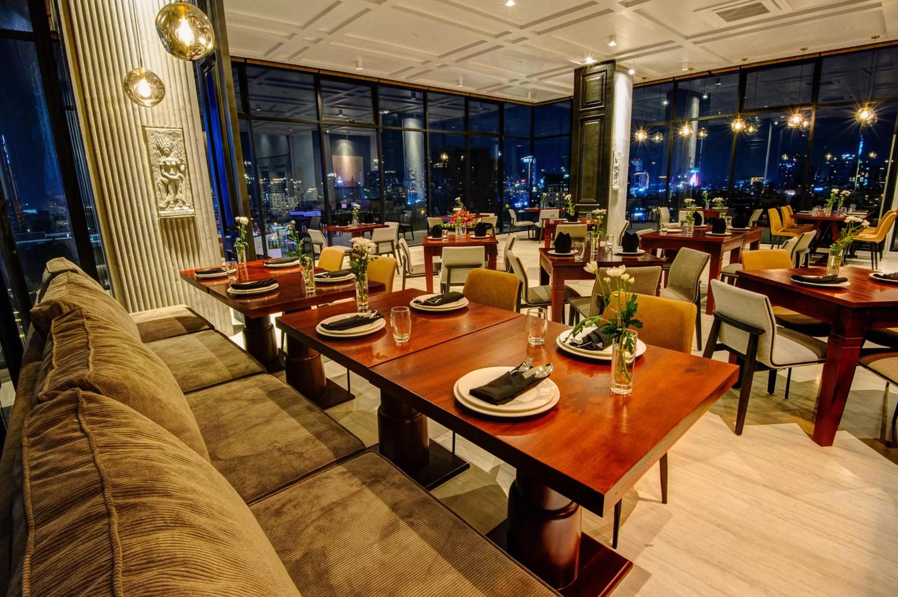 Restaurant/places to eat in GLOW PARK HOTEL Grand Royal Palace