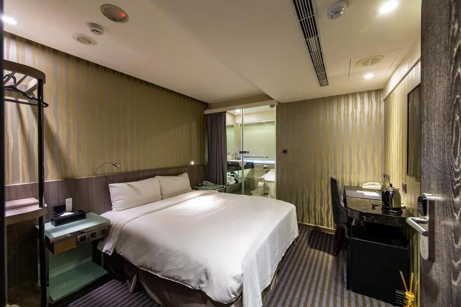 Bedroom, Bed in Beauty Hotels - Hotel Bnight-Self Check-In Hotel