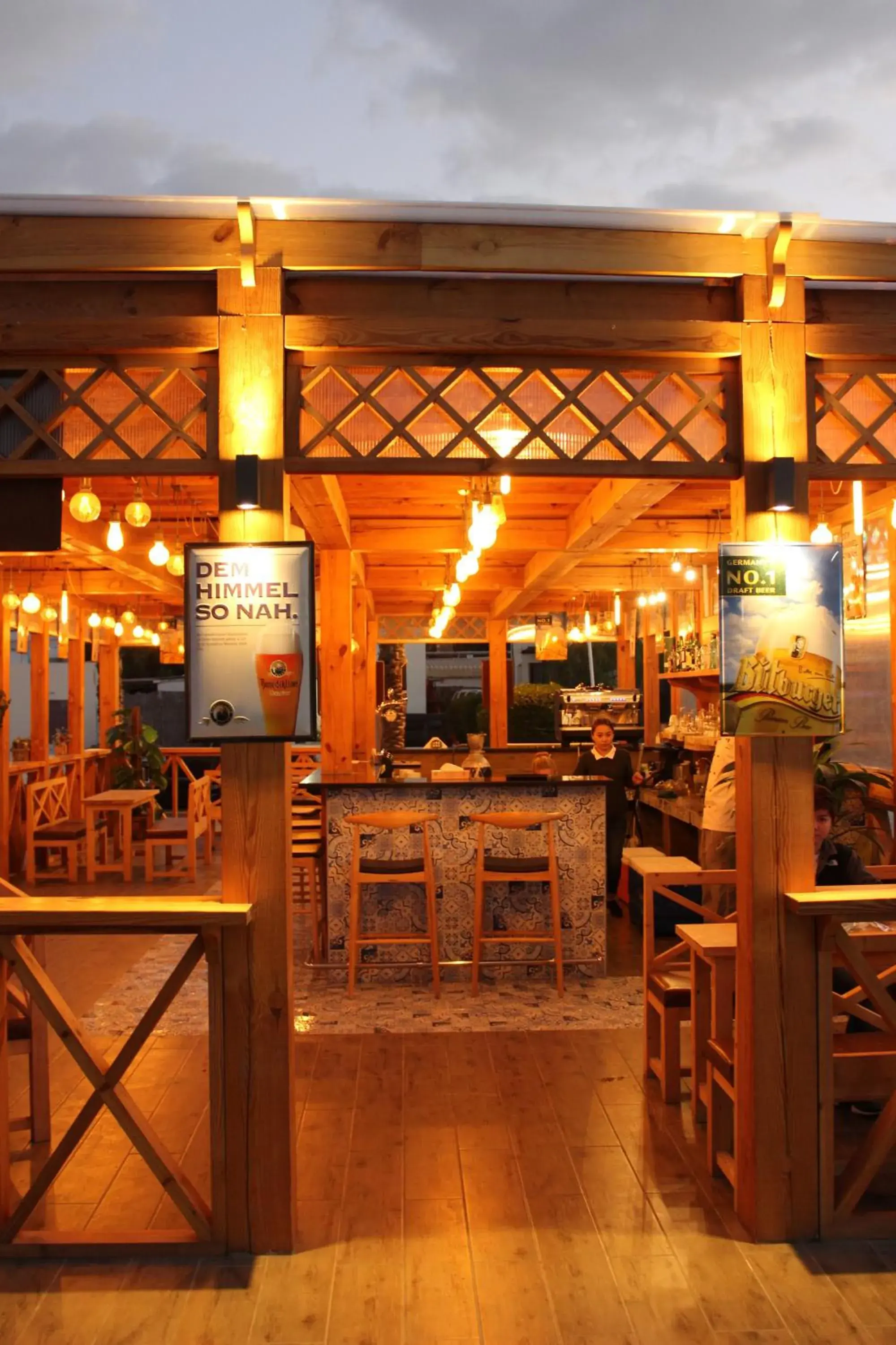 Restaurant/Places to Eat in Pearl Beach Hotel