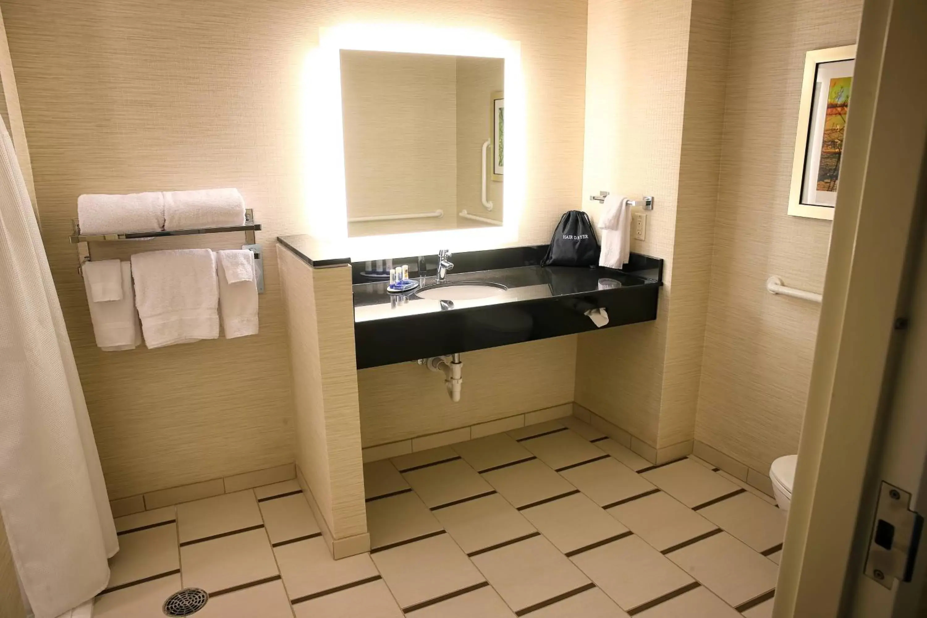 Bathroom in Fairfield Inn & Suites by Marriott Madison Verona