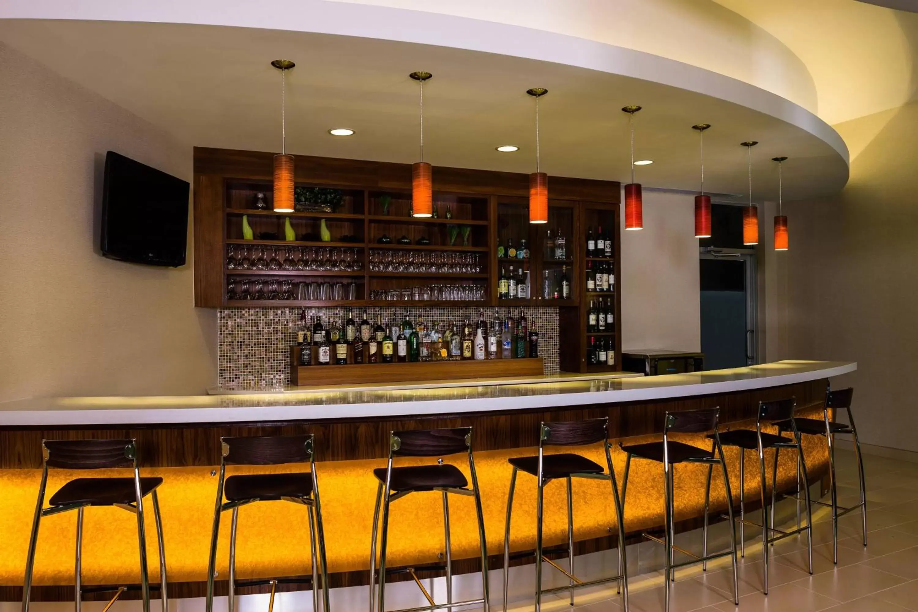 Lobby or reception, Lounge/Bar in SpringHill Suites by Marriott New York LaGuardia Airport