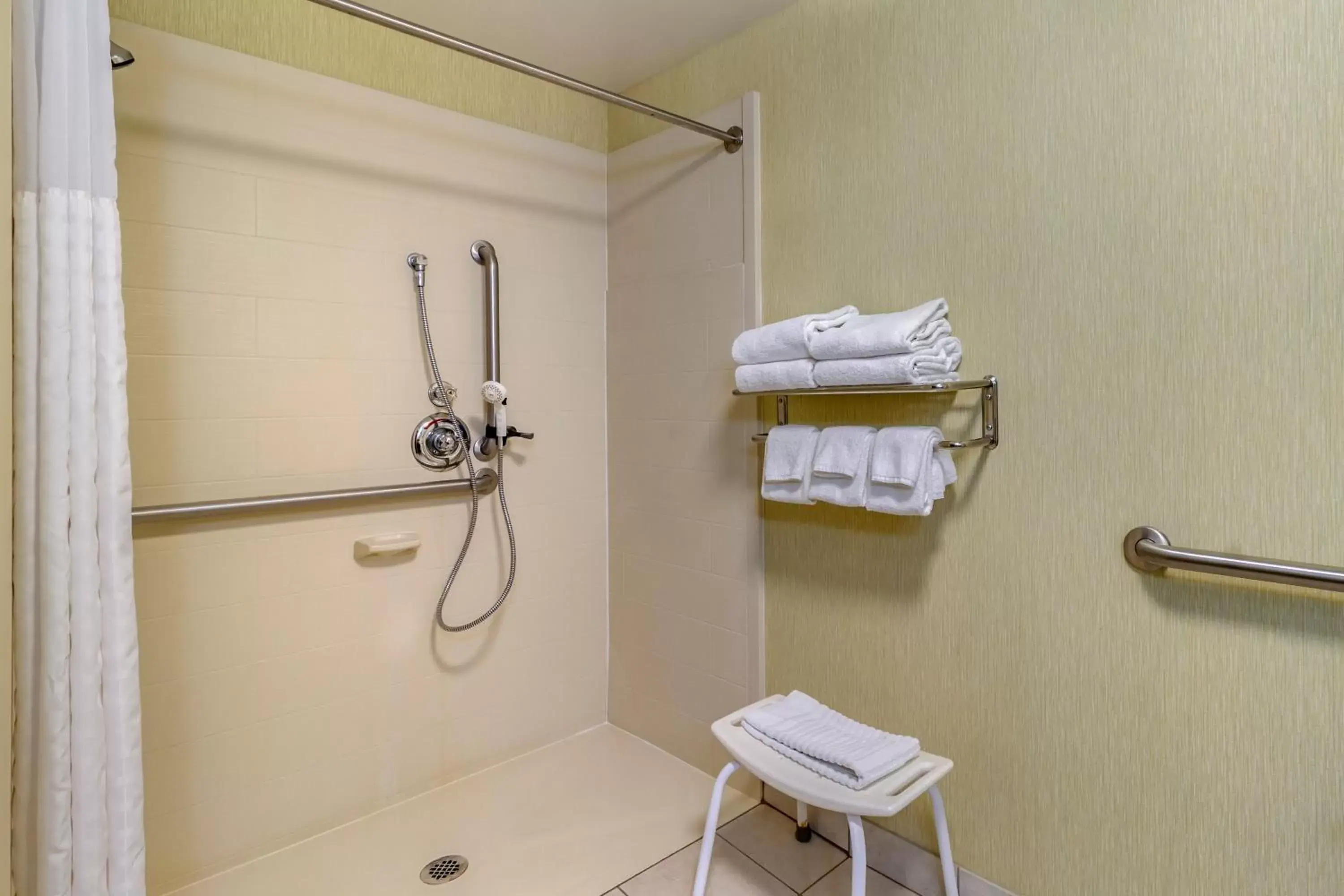 Bathroom in Comfort Suites Knoxville West - Farragut