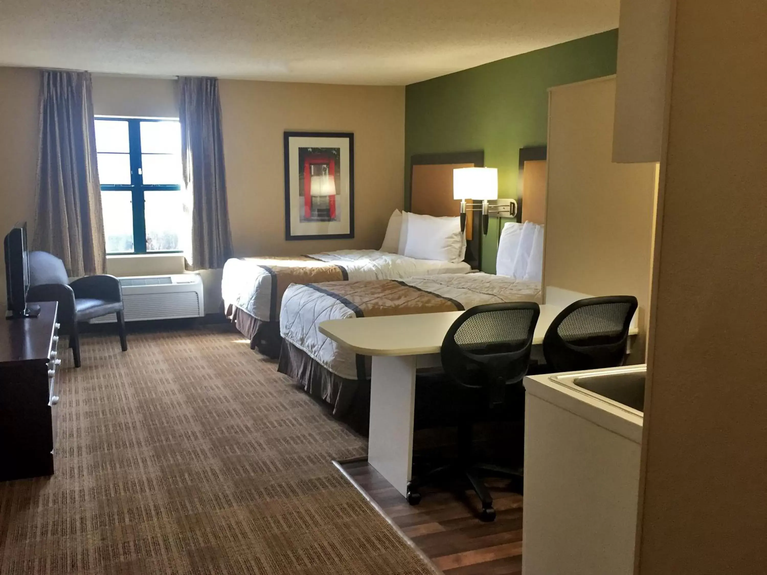 Bed in Extended Stay America Select Suites - Chicago - Downers Grove