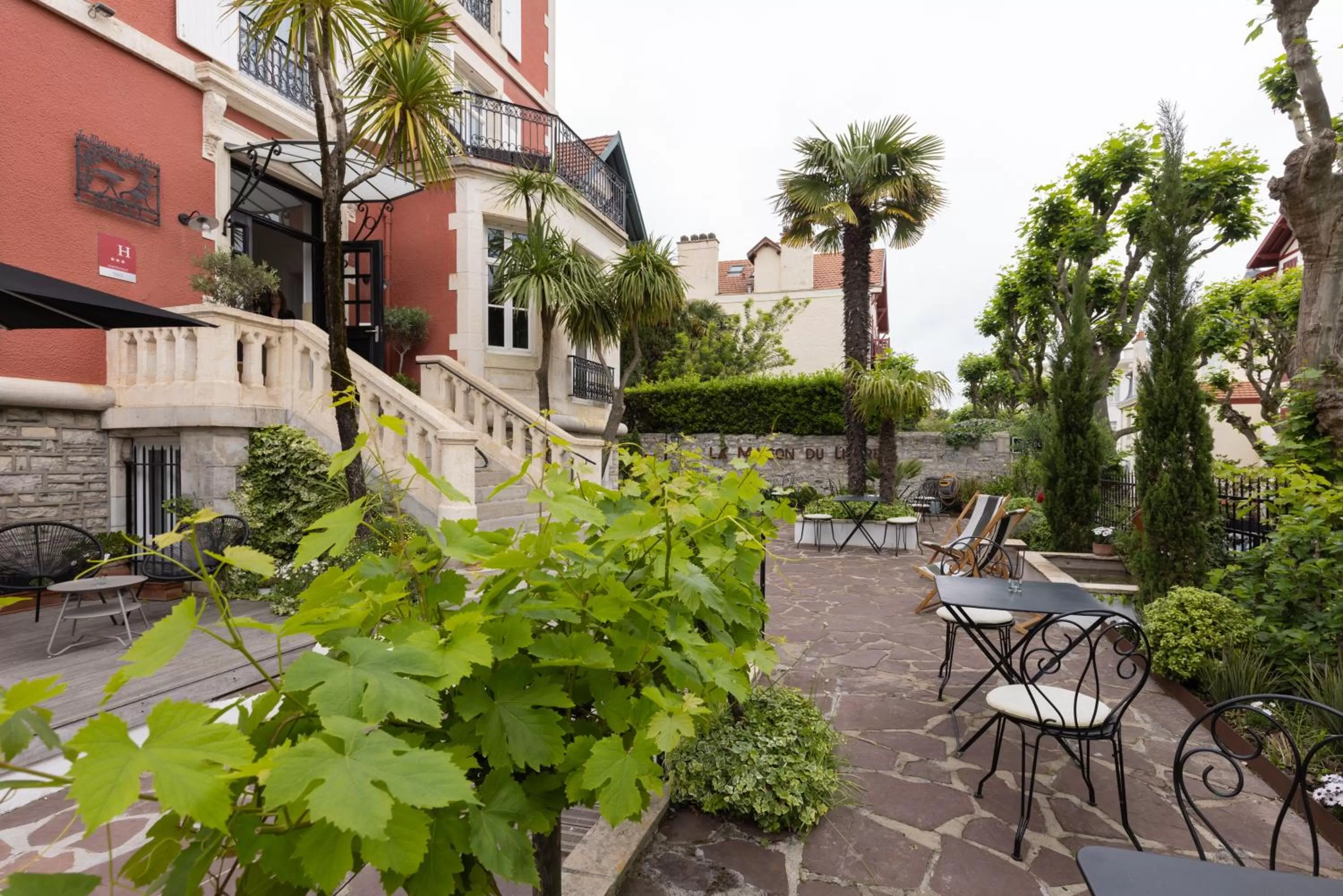 Garden in Hôtel & Espace Bien-être La Maison du Lierre