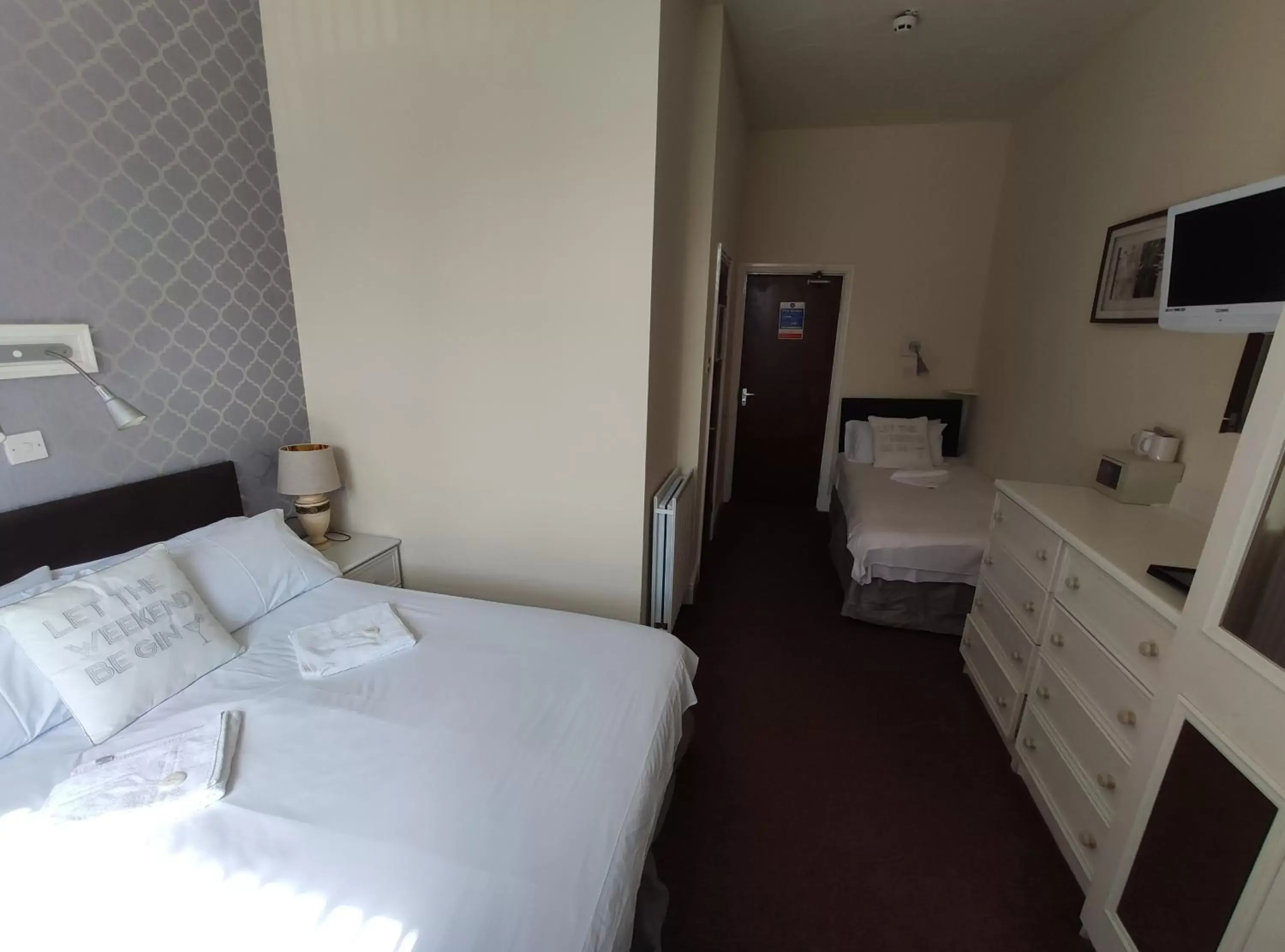 Triple Room with Private Bathroom in Mardi Gras Hotel