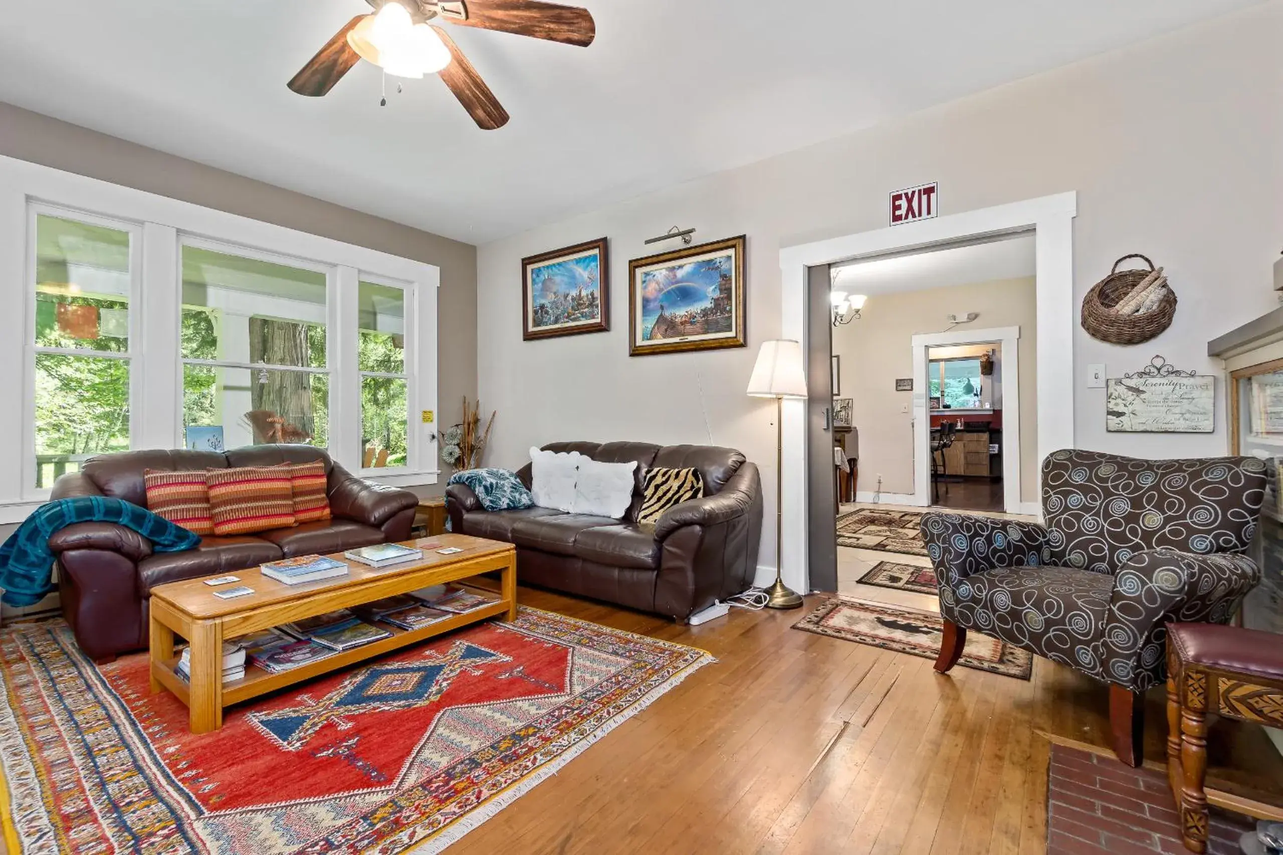 Living room, Seating Area in Mountain Meadows Inn