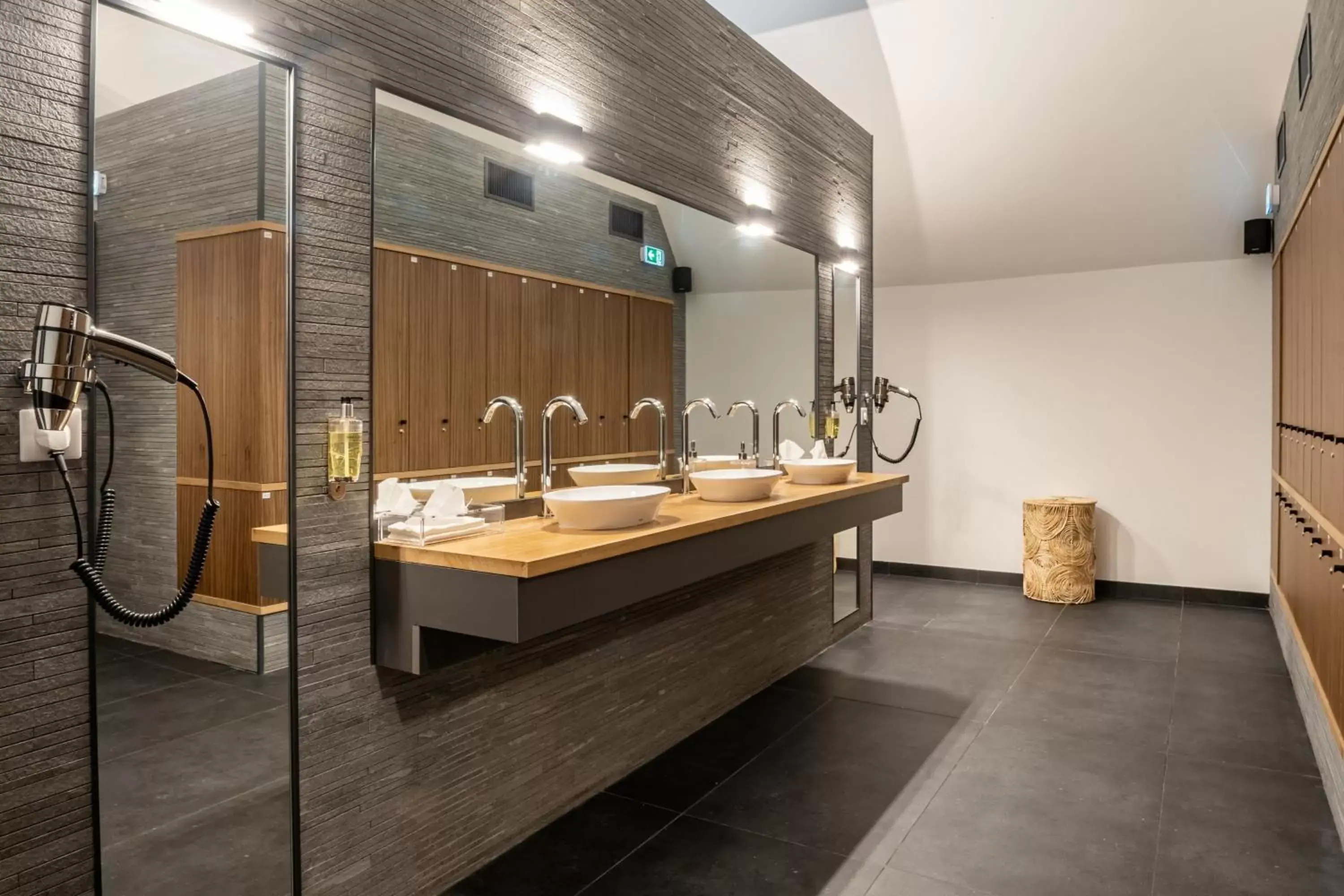 Spa and wellness centre/facilities, Bathroom in Hôtel de Bourgtheroulde, Autograph Collection