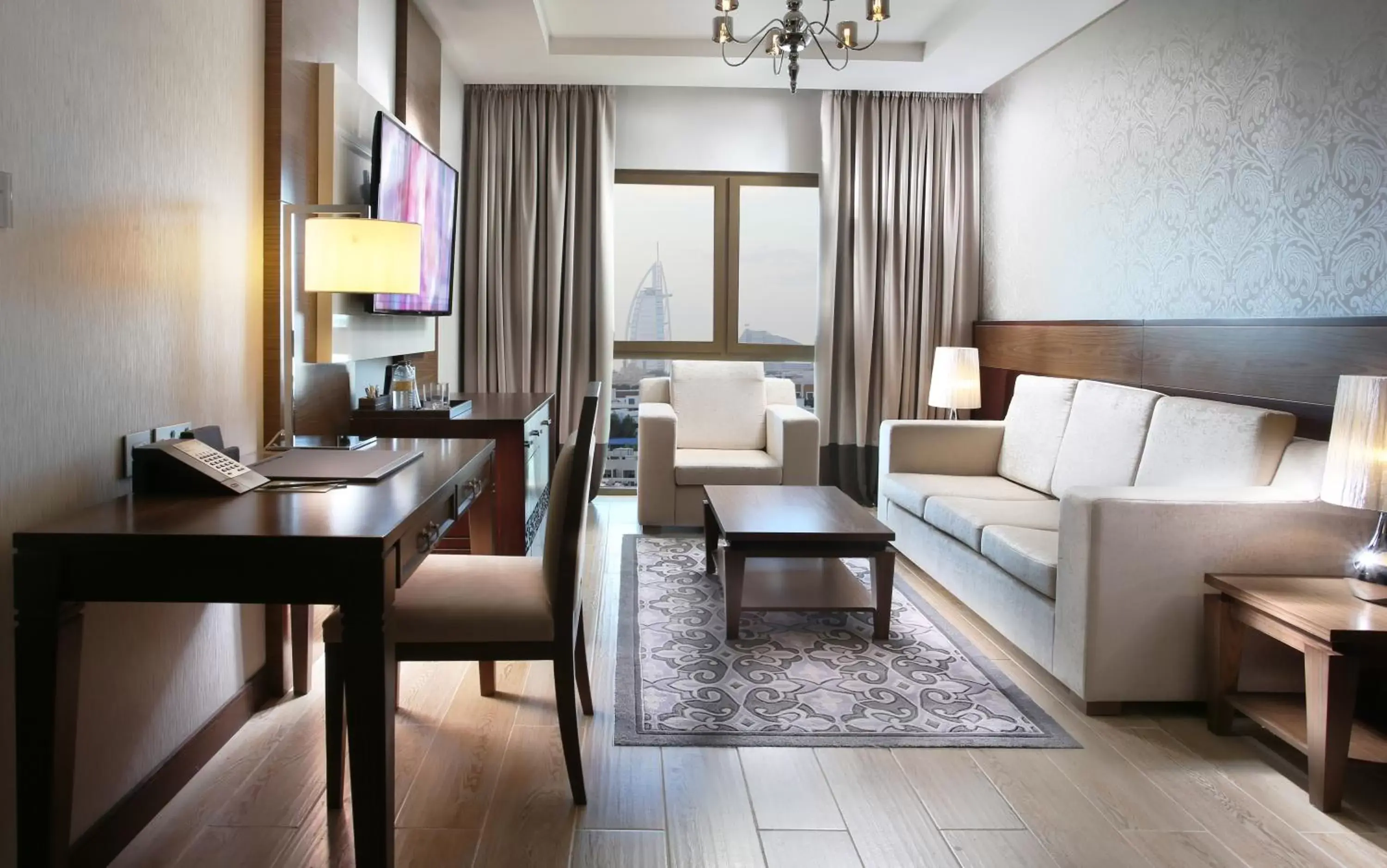 TV and multimedia in Metropolitan Hotel Dubai