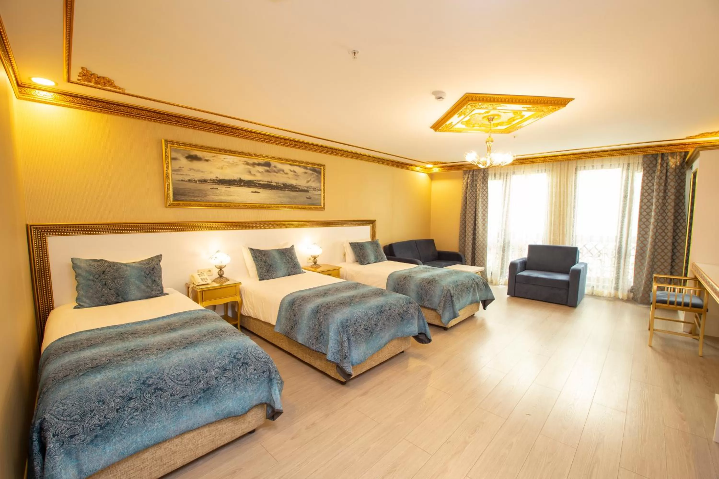 Photo of the whole room, Bed in Empire Suite Hotel