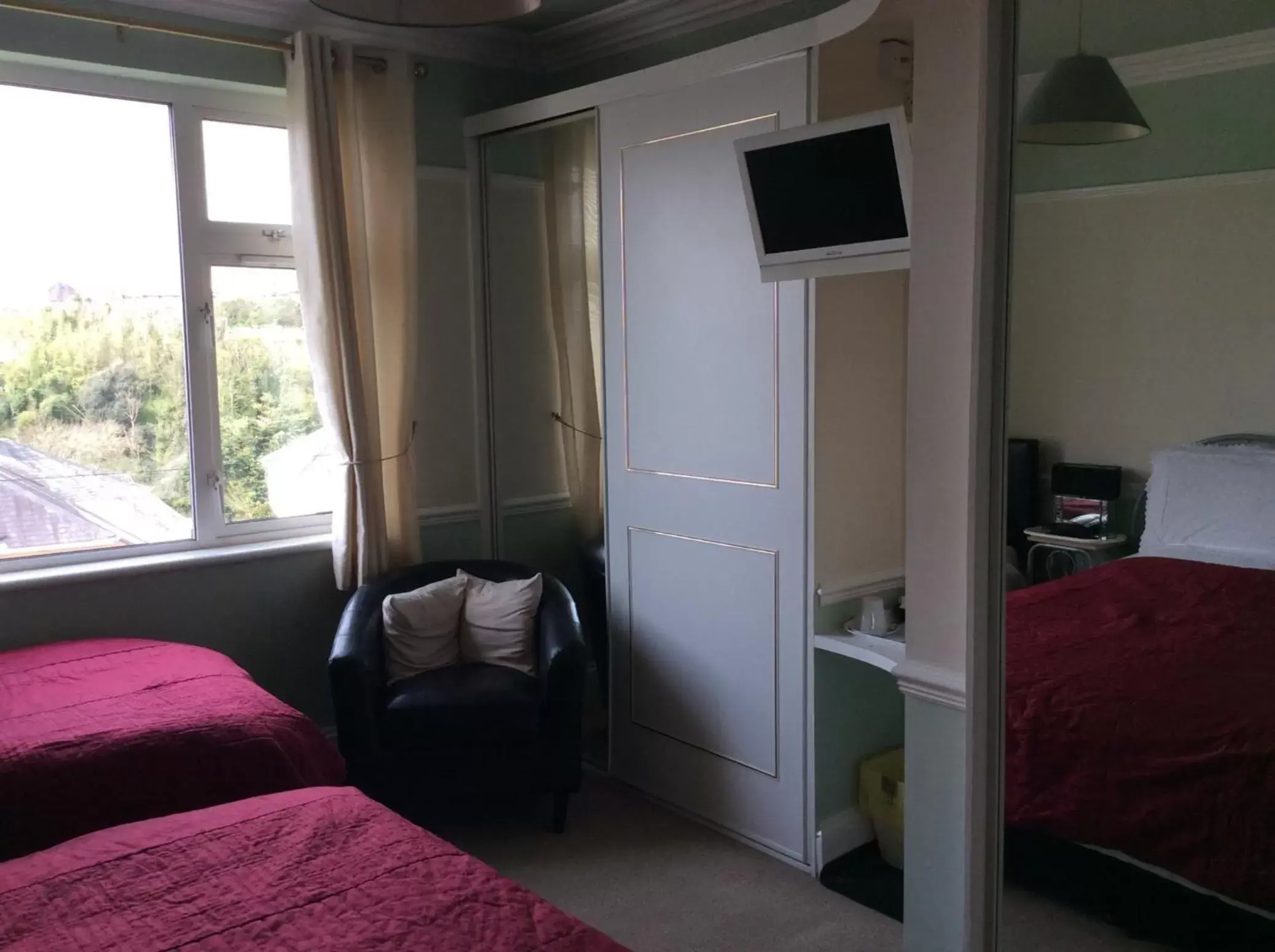 Comfort Triple Room in Alma Lodge Guest House