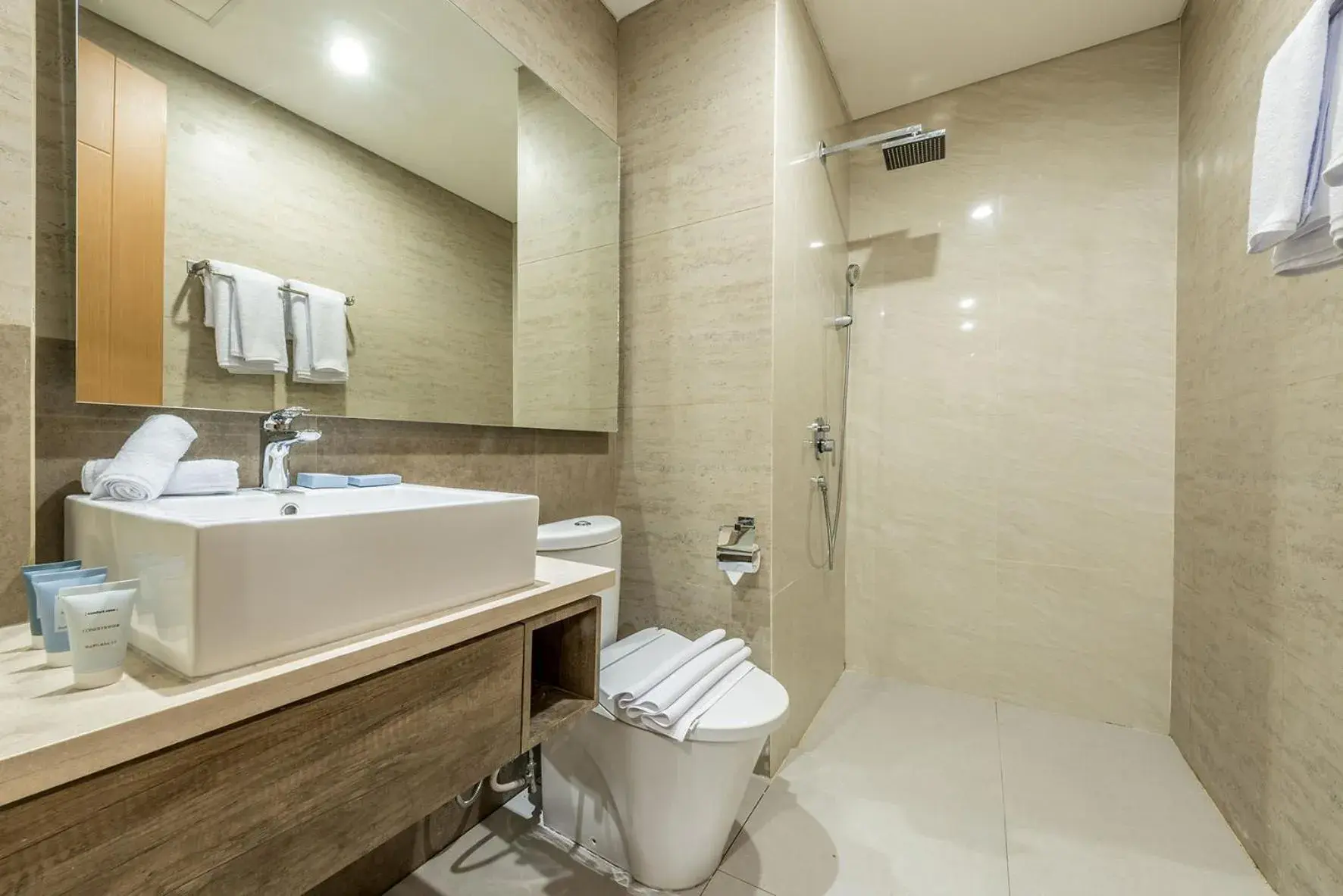 Bathroom in Grande Valore Hotel & Serviced-Apartment