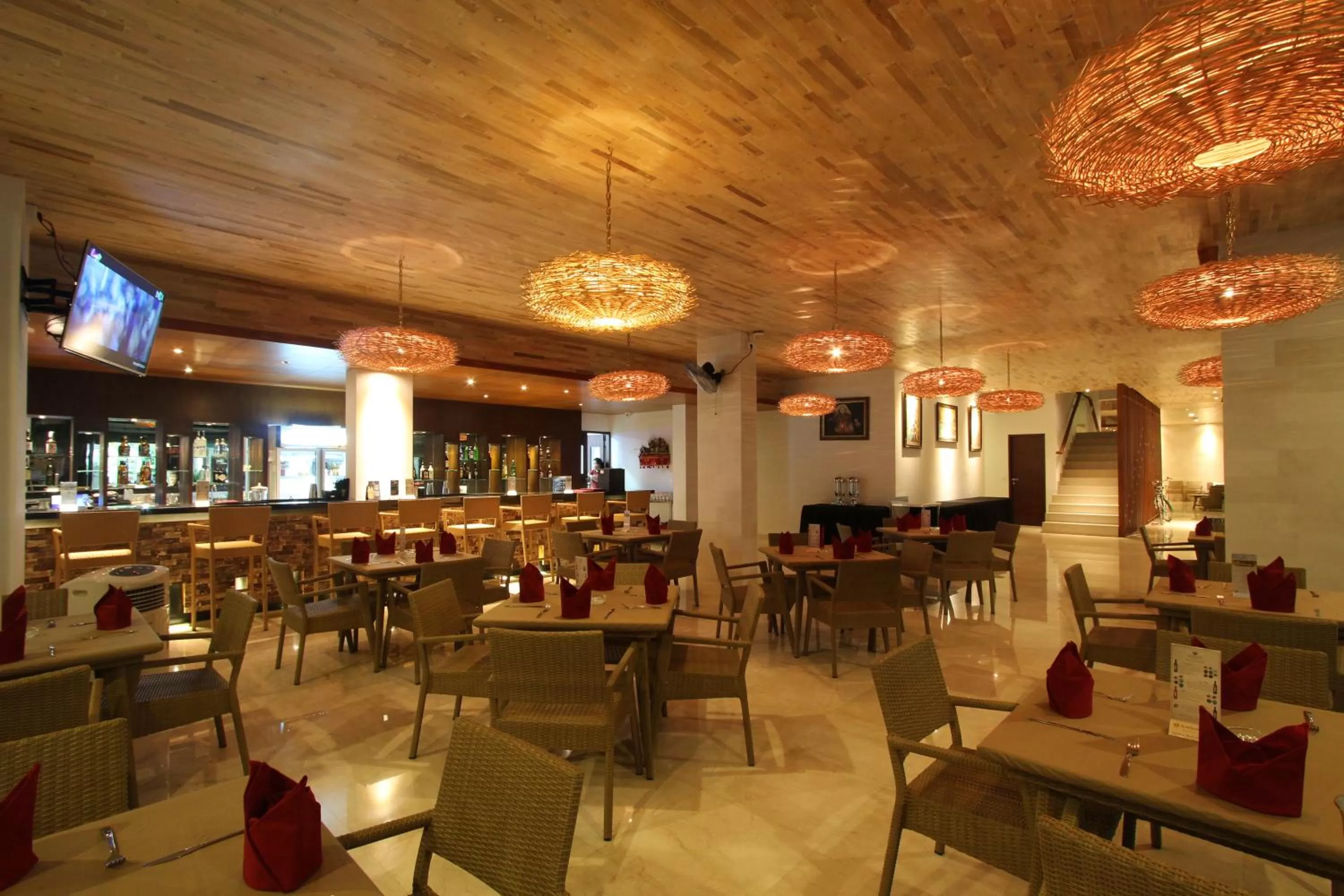 Restaurant/places to eat in Grand La Walon Hotel