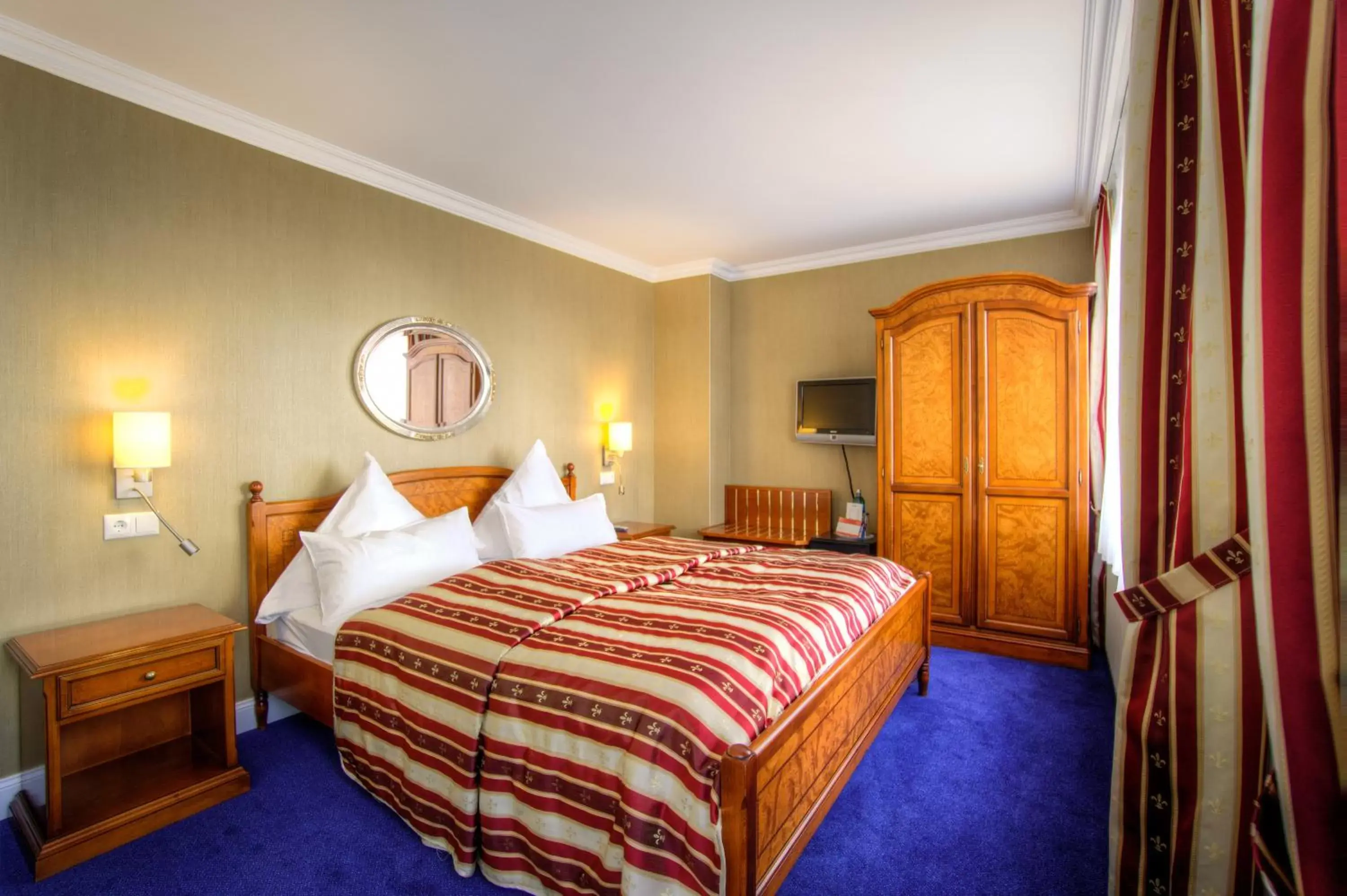 Photo of the whole room, Bed in Kurpark Hotel