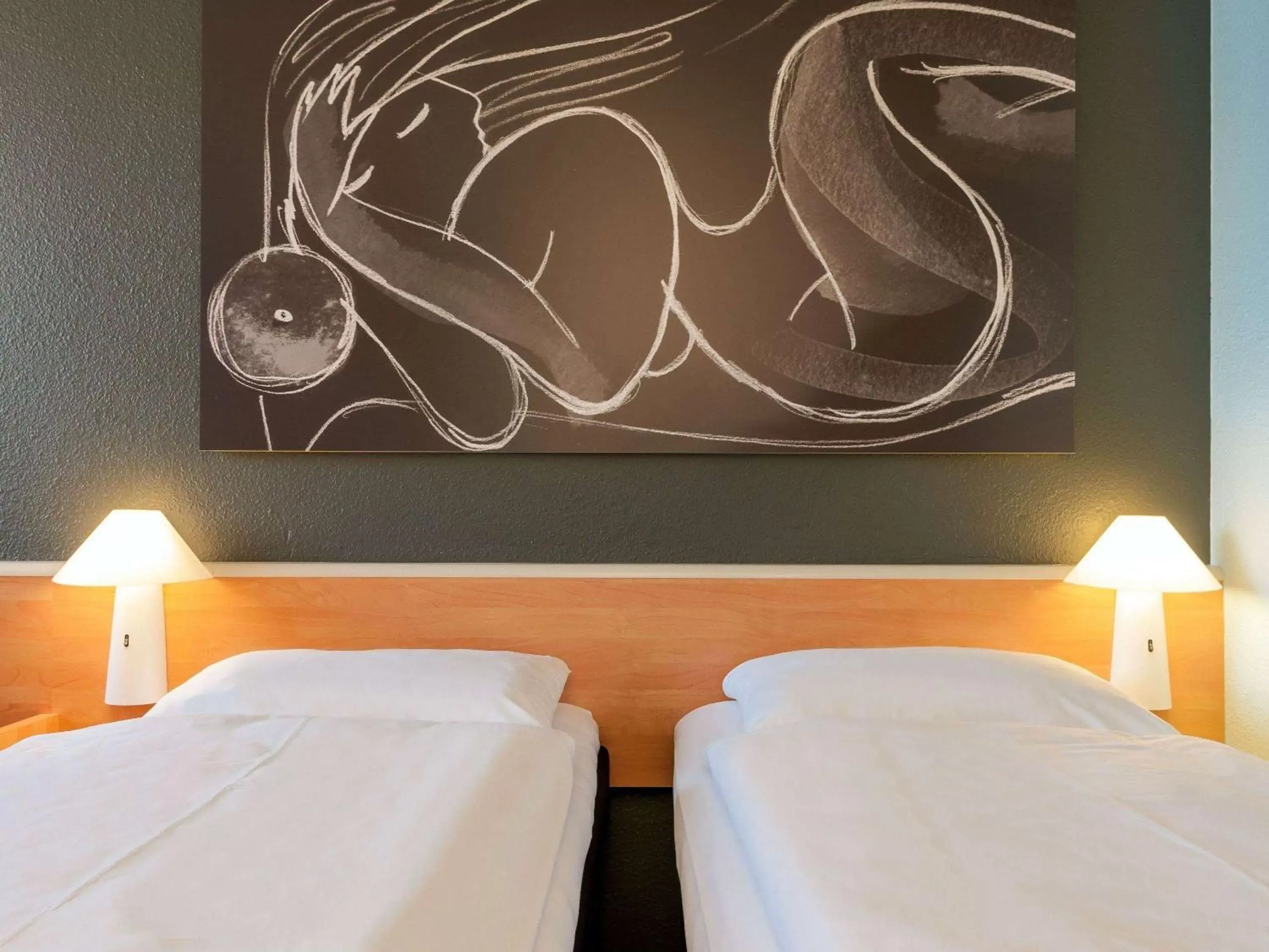 Photo of the whole room, Bed in Ibis Wien Mariahilf
