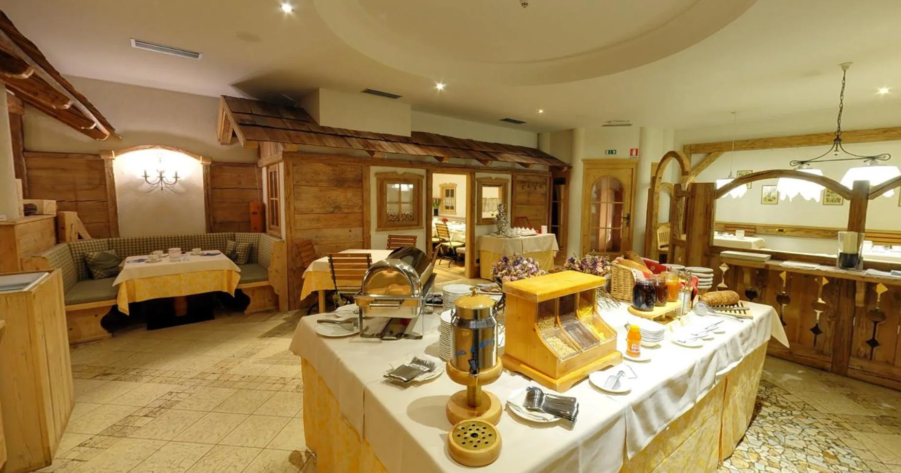 Restaurant/places to eat in Hotel Chalet all'Imperatore