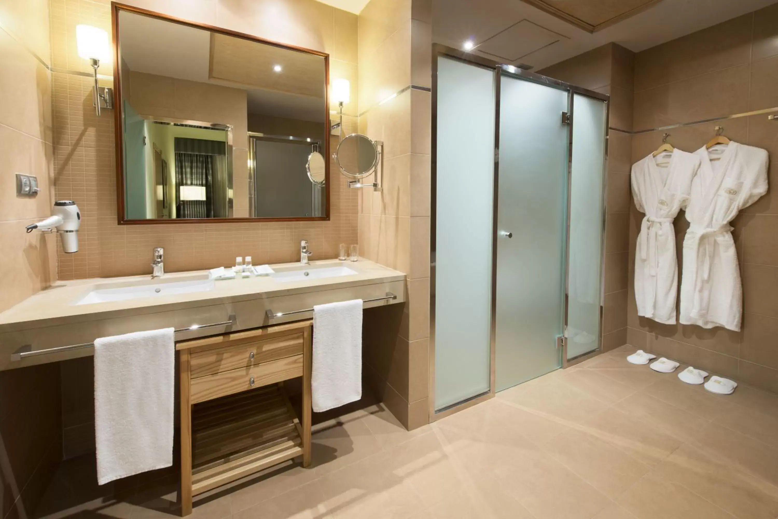 Bathroom in Elba Almeria Business & Convention Hotel