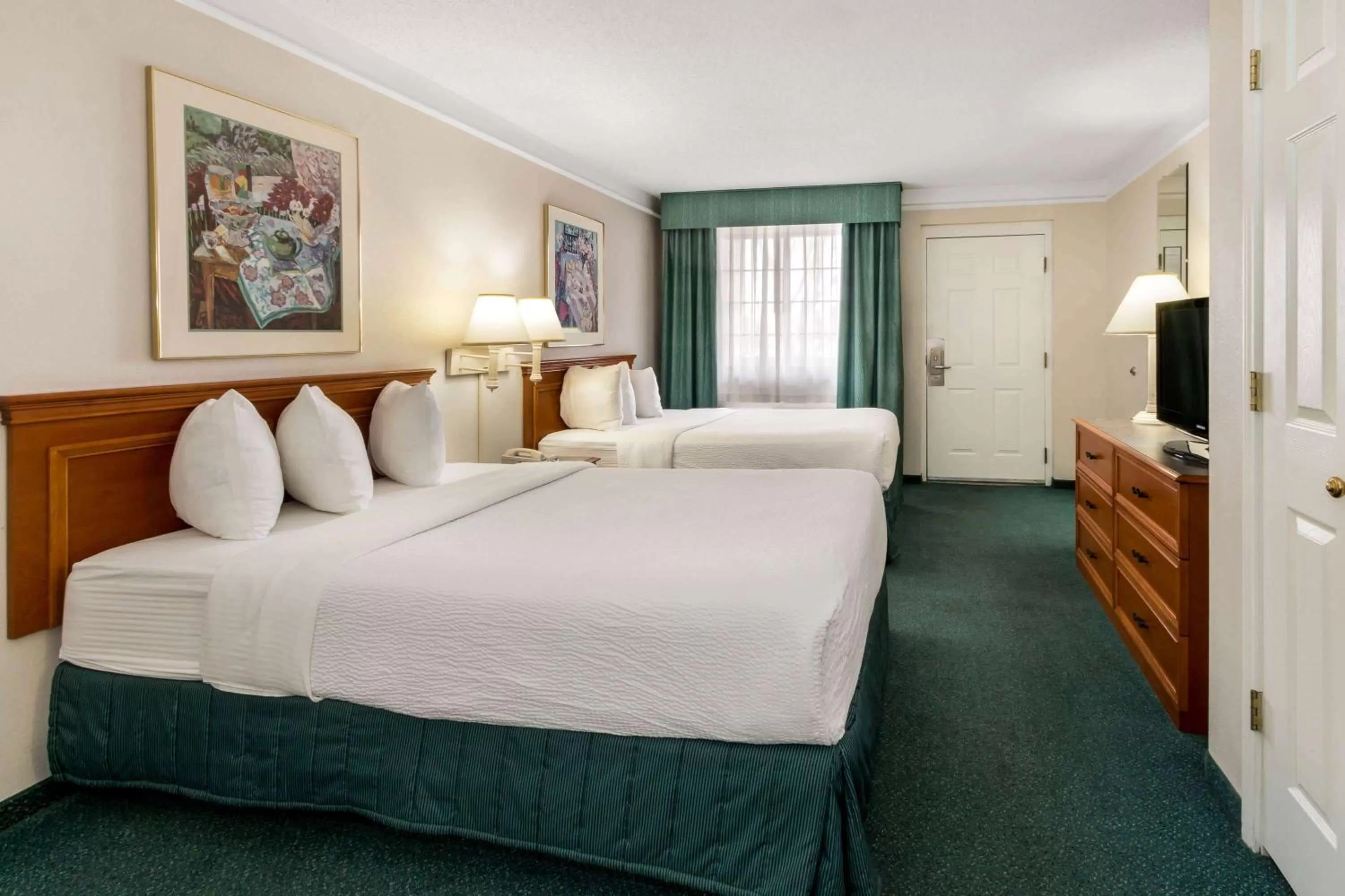 Photo of the whole room, Bed in La Quinta Inn by Wyndham Albuquerque Northeast