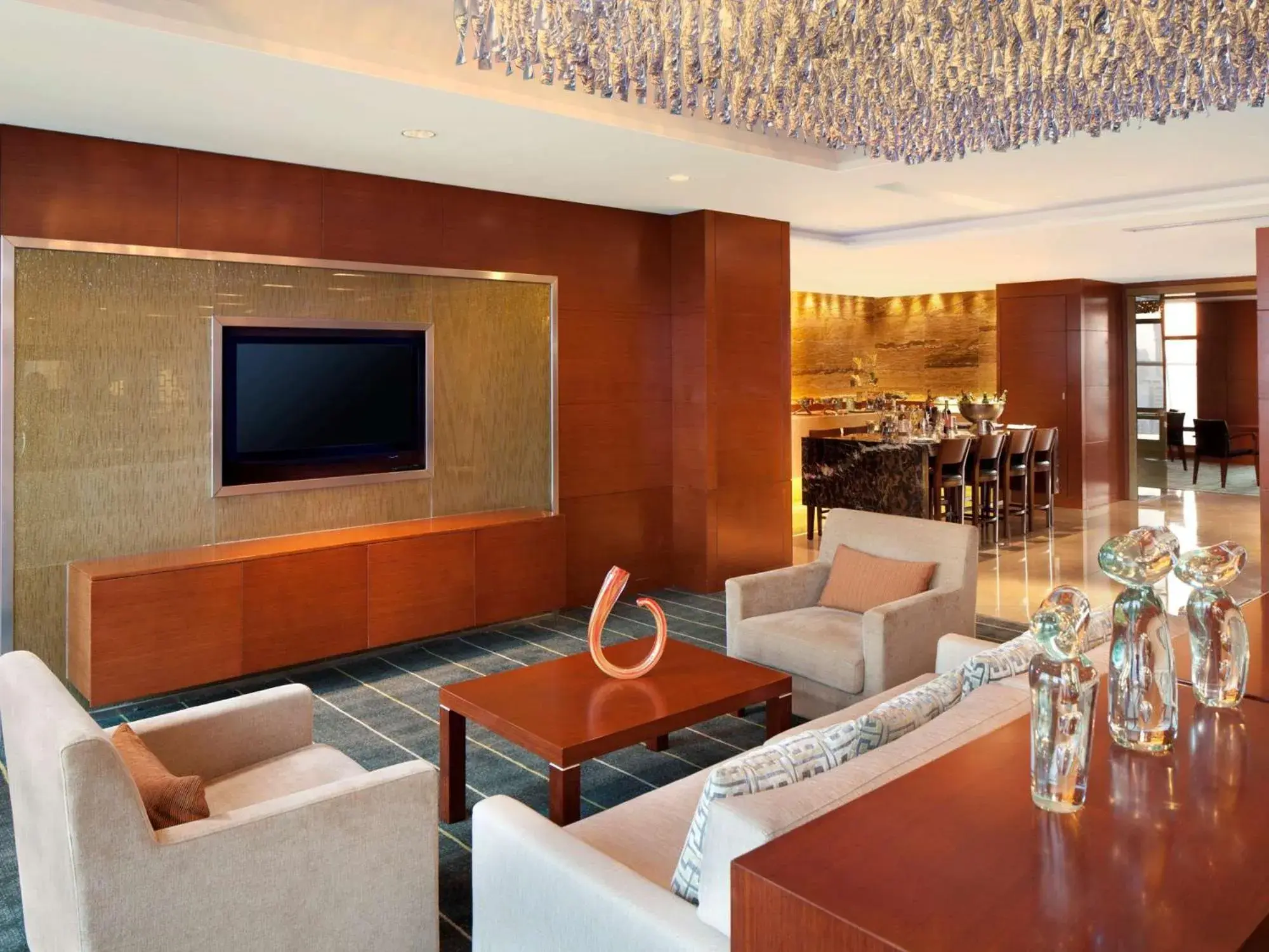 Photo of the whole room, Lounge/Bar in DoubleTree By Hilton Shenyang Hotel