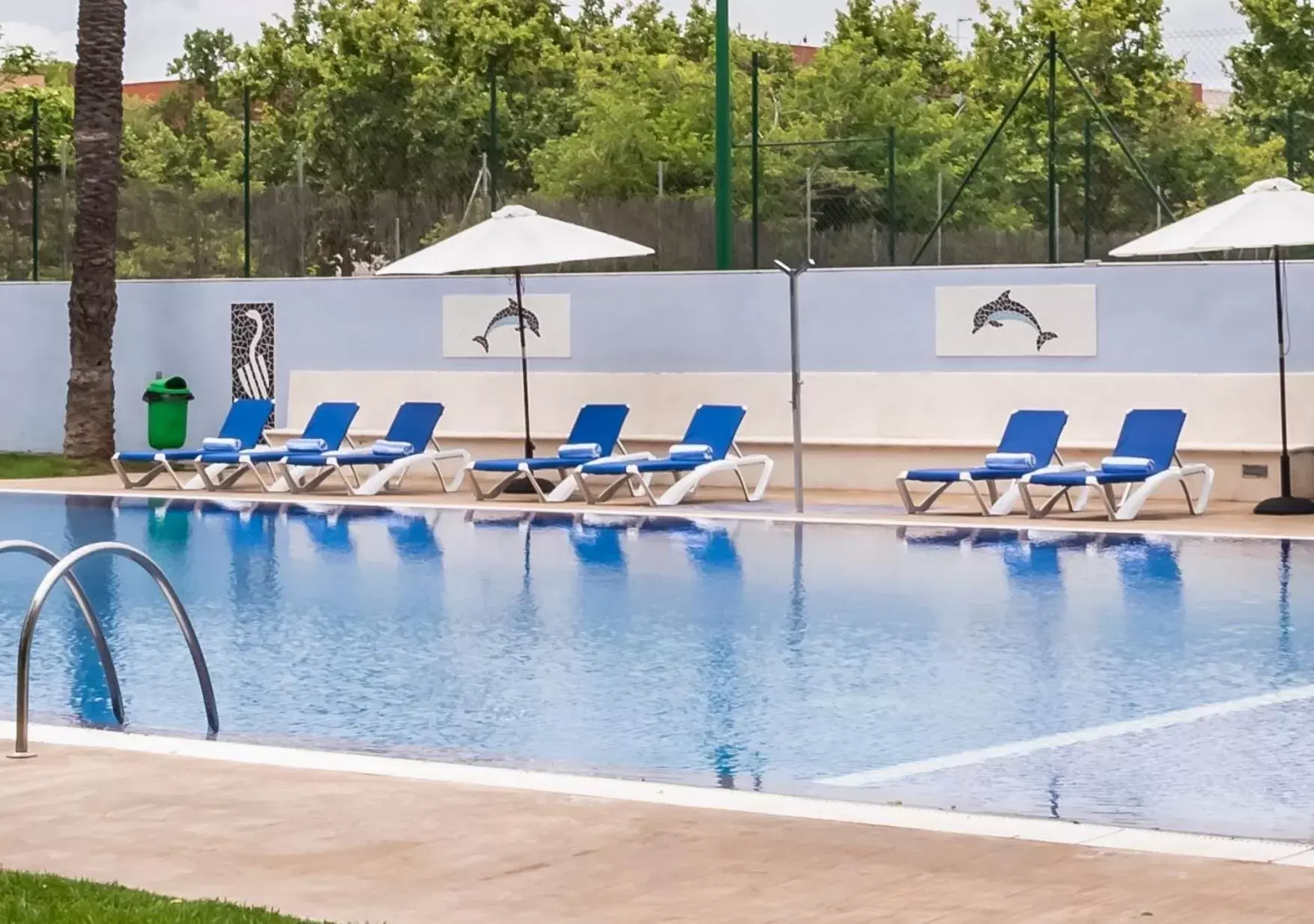 Swimming Pool in Hotel Medium Valencia